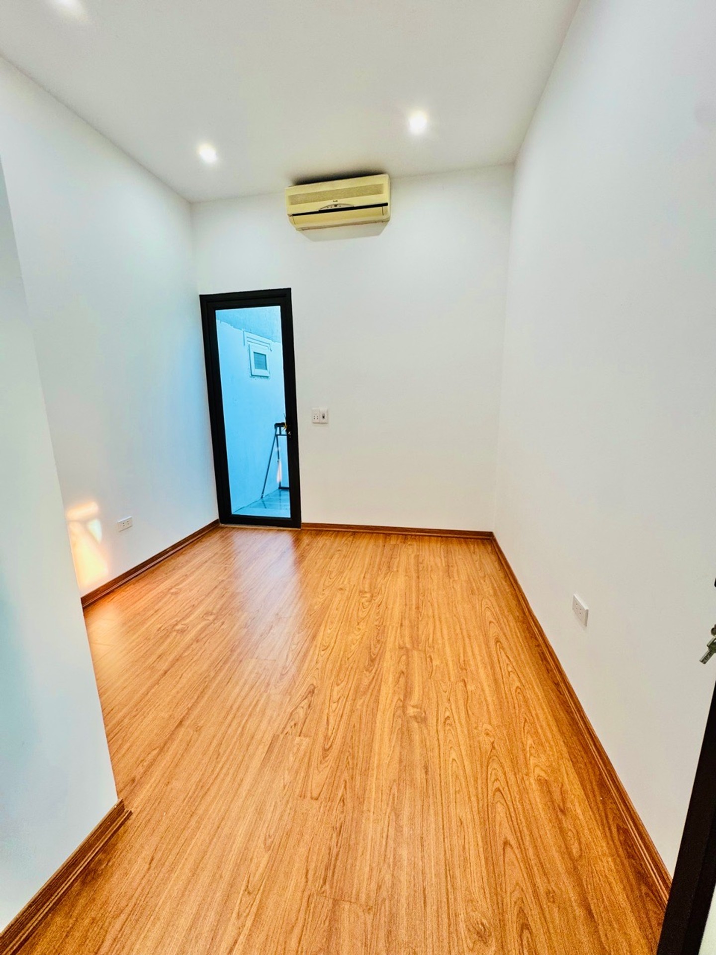 Bán nhà Nguyễn Đức Cảnh - diện tích 36m2 3 tầng - Mặt ngõ ba gác - giá 3,68 tỷ
