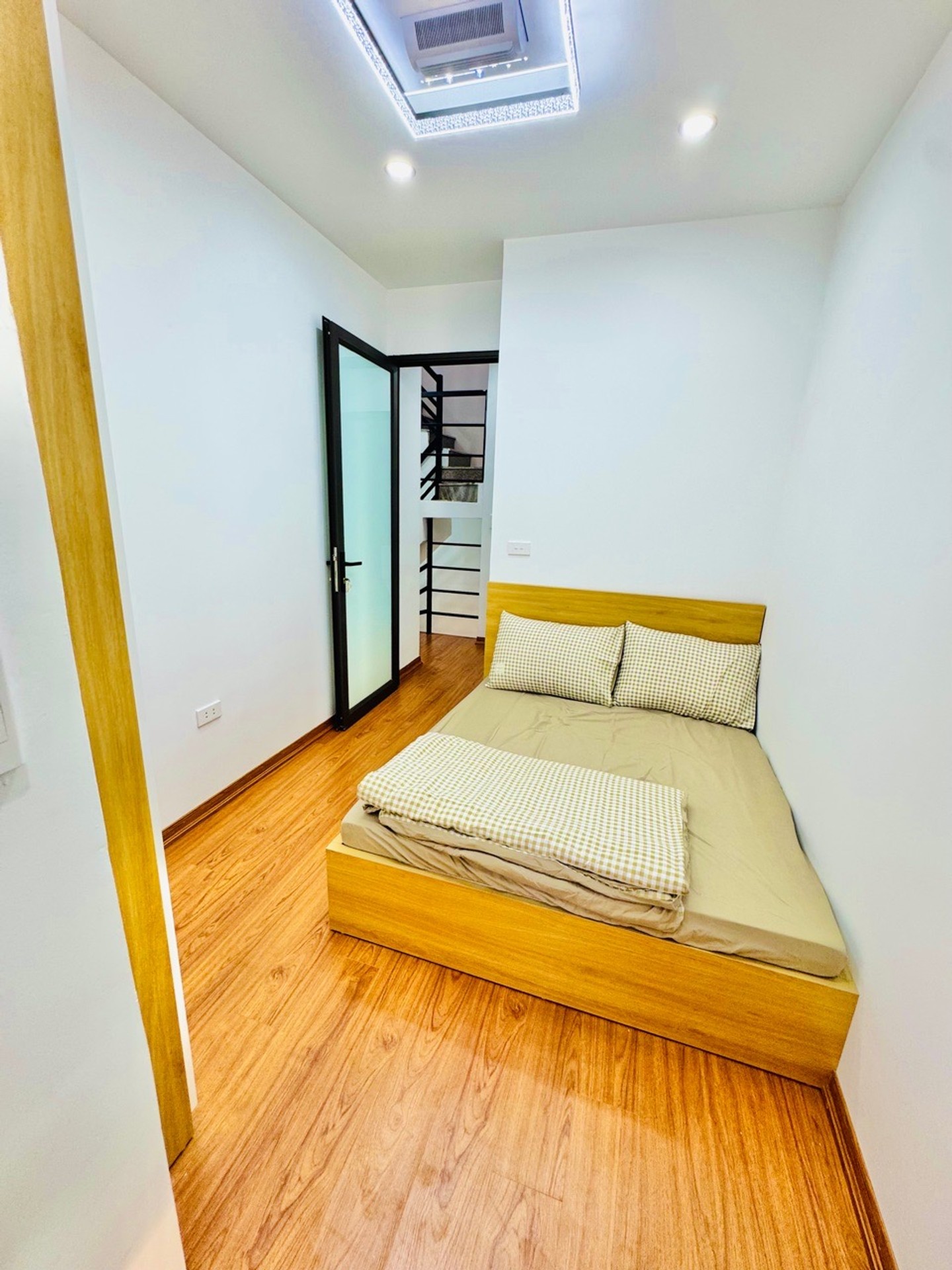 Bán nhà Nguyễn Đức Cảnh - diện tích 36m2 3 tầng - Mặt ngõ ba gác - giá 3,68 tỷ