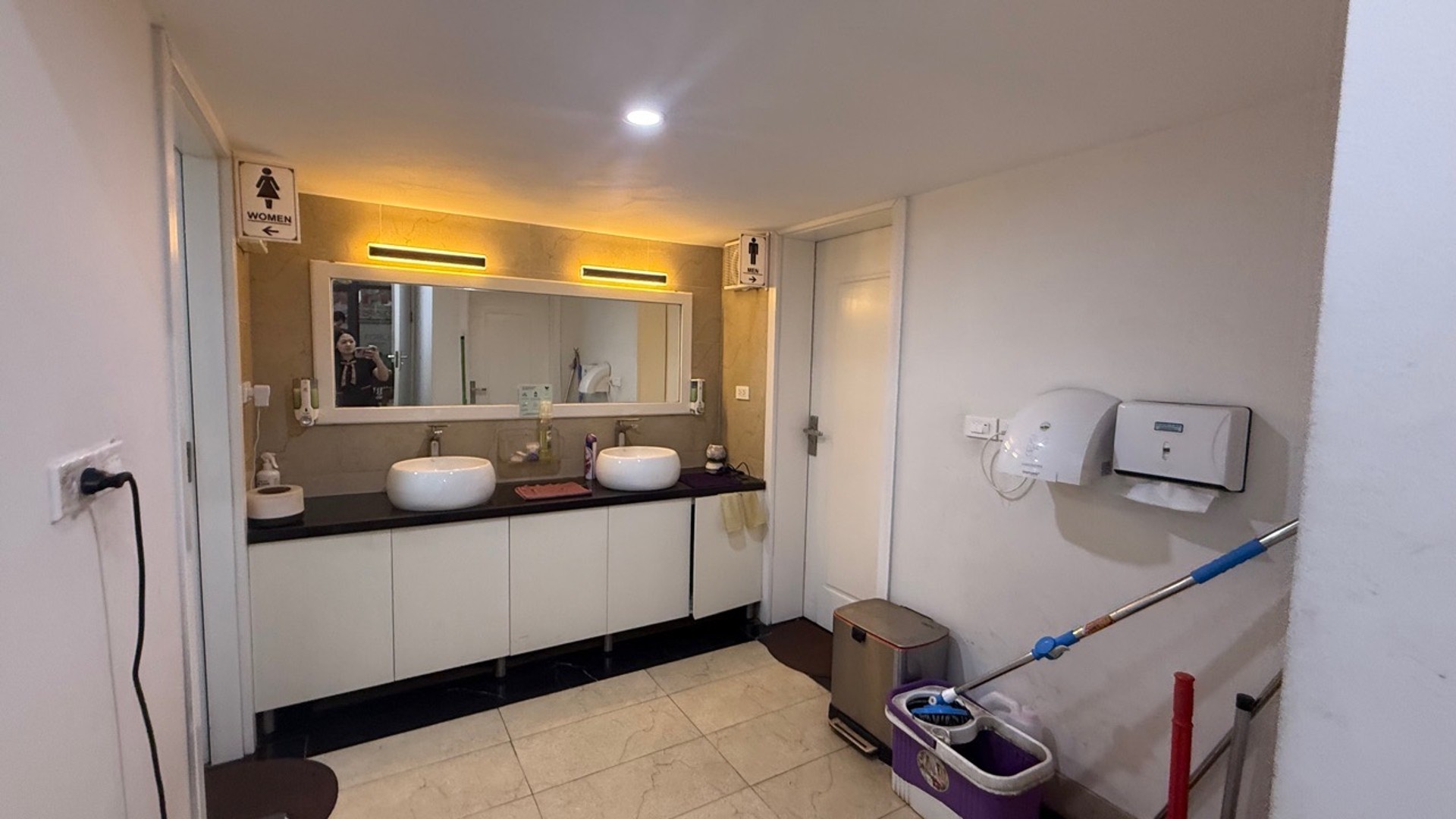 Bán nhà Linh Đàm - diện tích 215m2 4 tầng - Lô góc 04 mặt thoáng - giá 90 tỷ