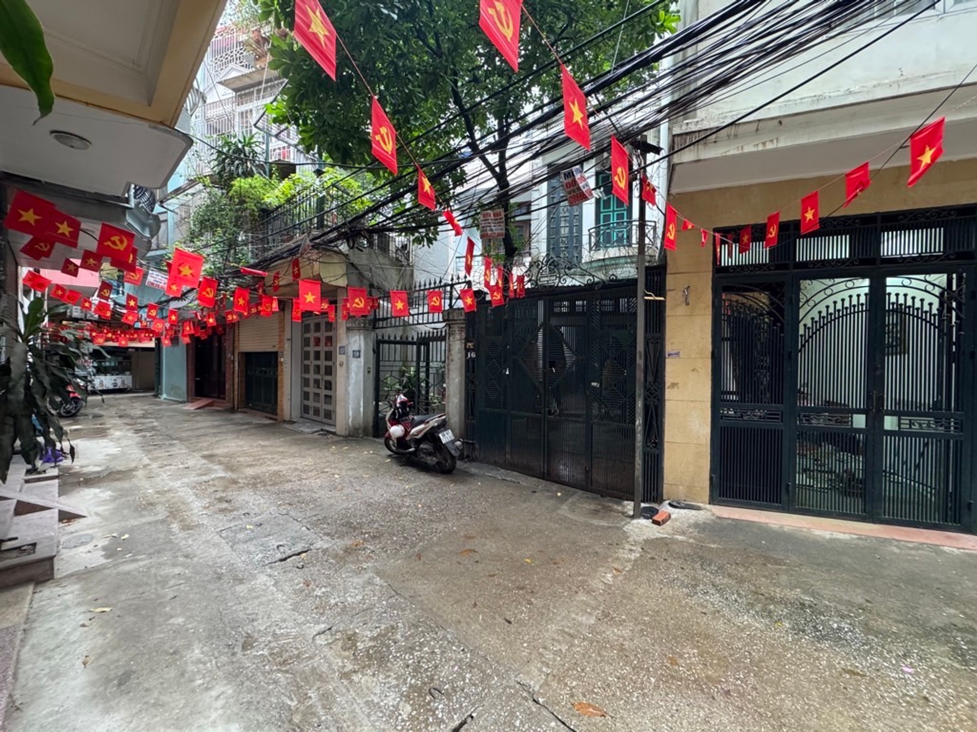 Bán nhà Đê La Thành - diện tích 95m2 4 tầng - ô tô tránh - giá 29 tỷ