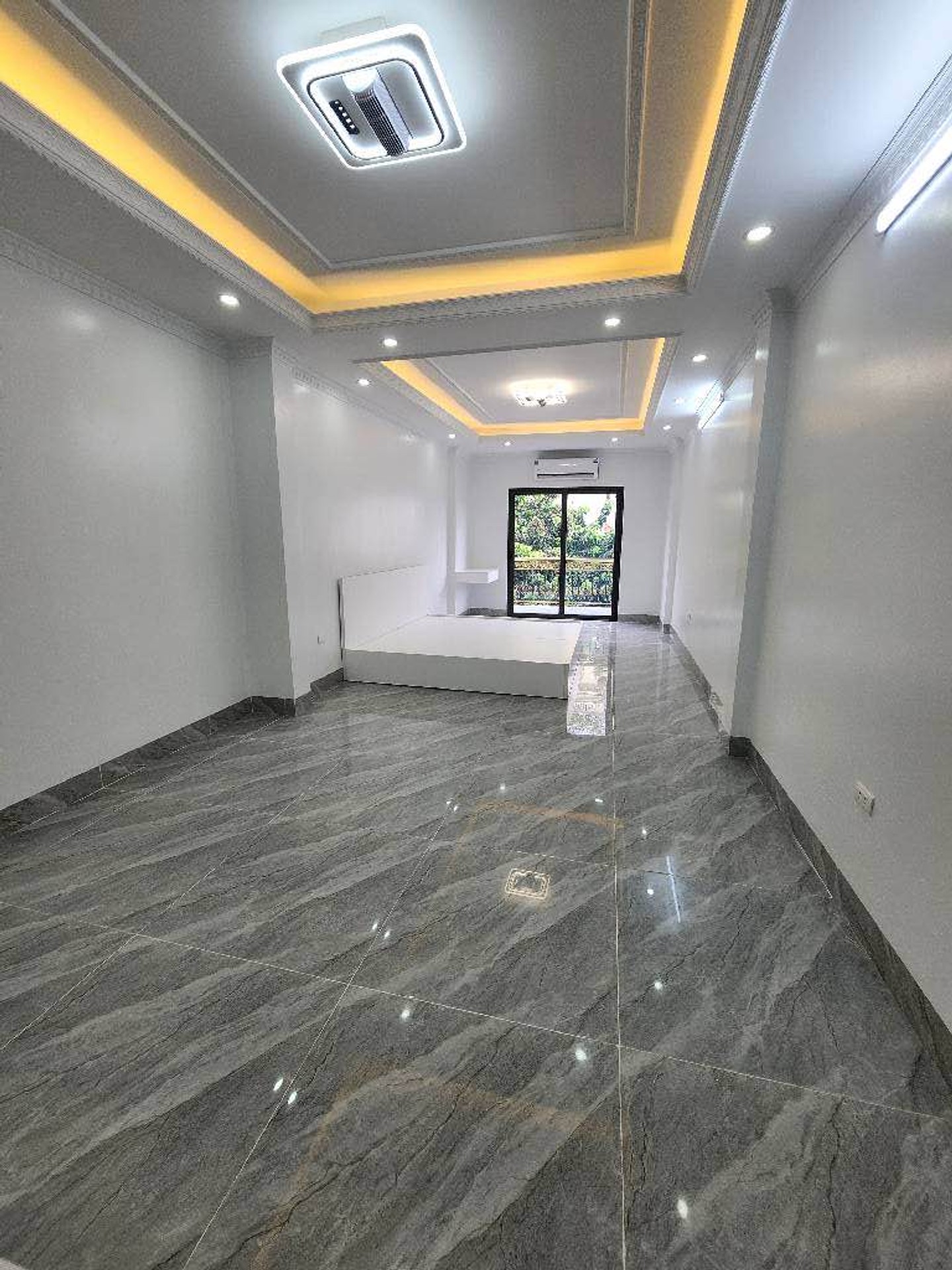 Bán nhà Ngũ Nhạc - diện tích 54m2 5 tầng - nhà mặt phố ô tô tránh - giá 16 tỷ