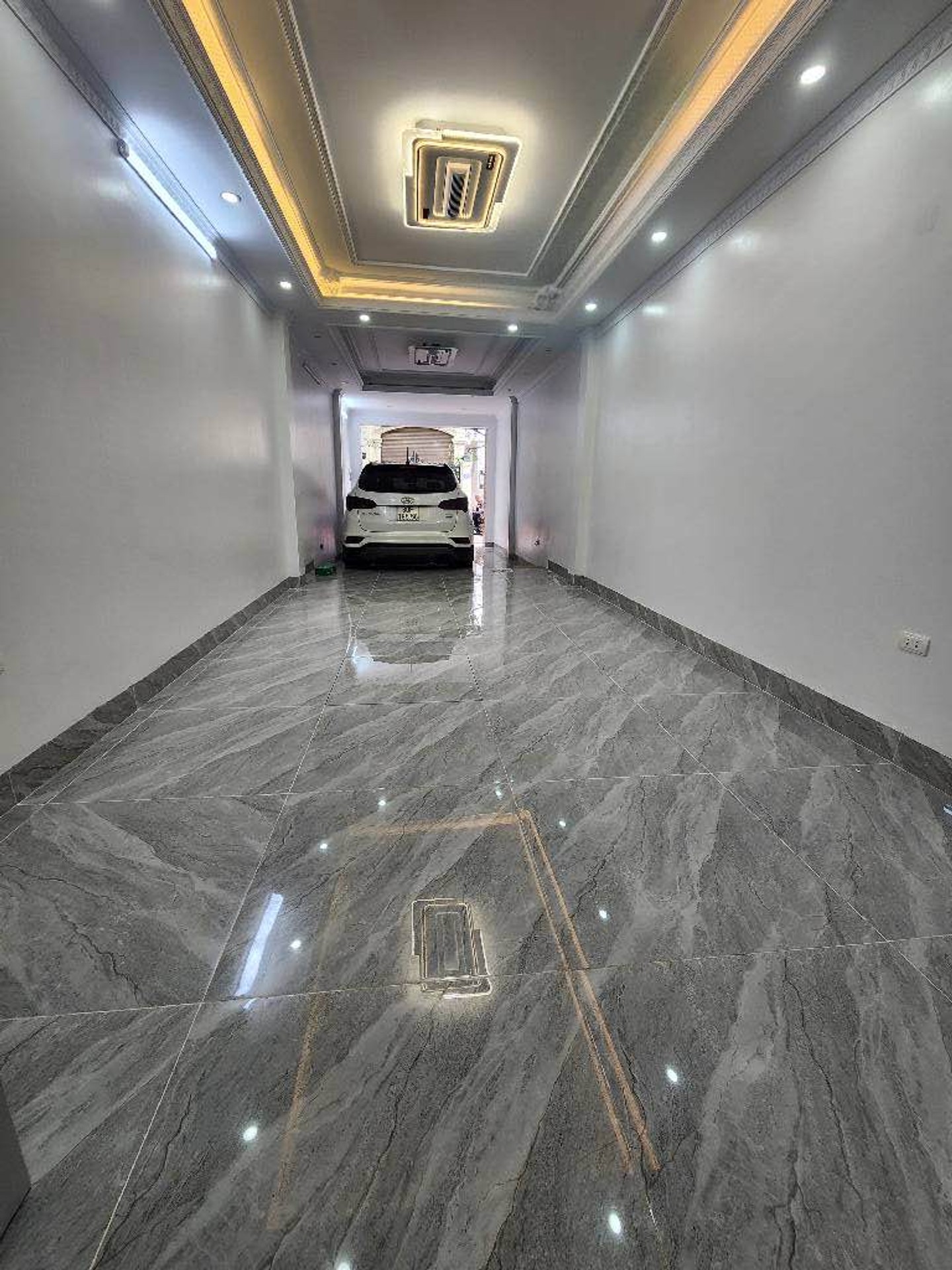 Bán nhà Ngũ Nhạc - diện tích 54m2 5 tầng - nhà mặt phố ô tô tránh - giá 16 tỷ