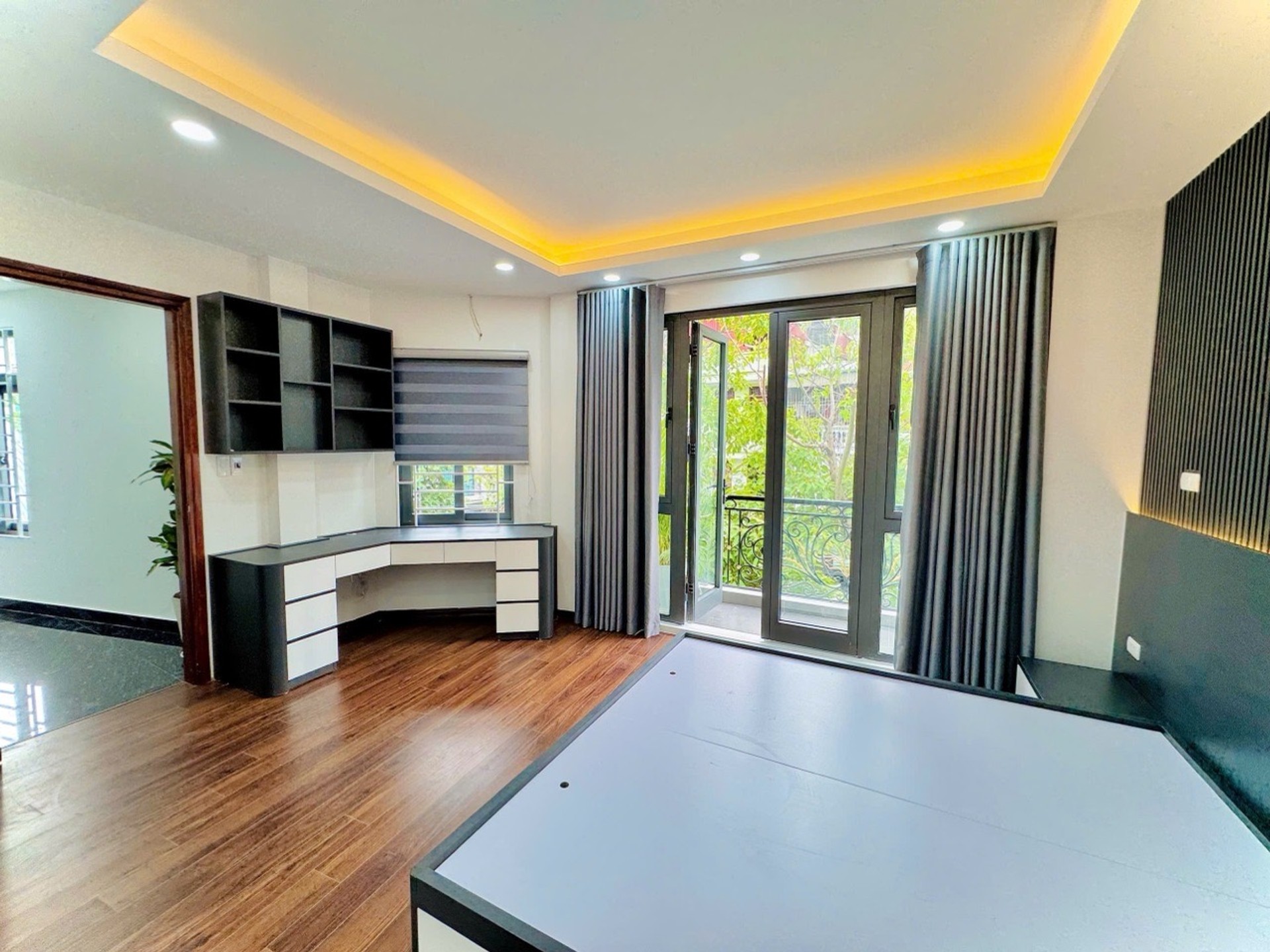 Bán nhà Hoàng Mai - diện tích 55m2 5 tầng - Biệt thự sân vườn - giá 11,45 tỷ