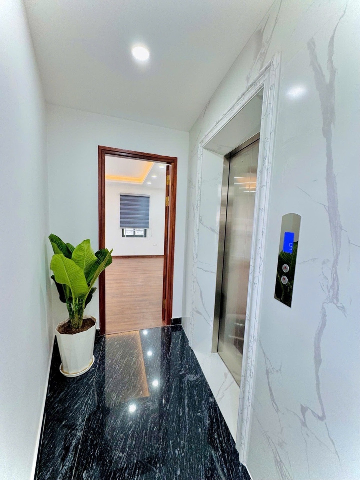 Bán nhà Hoàng Mai - diện tích 55m2 5 tầng - Biệt thự sân vườn - giá 11,45 tỷ