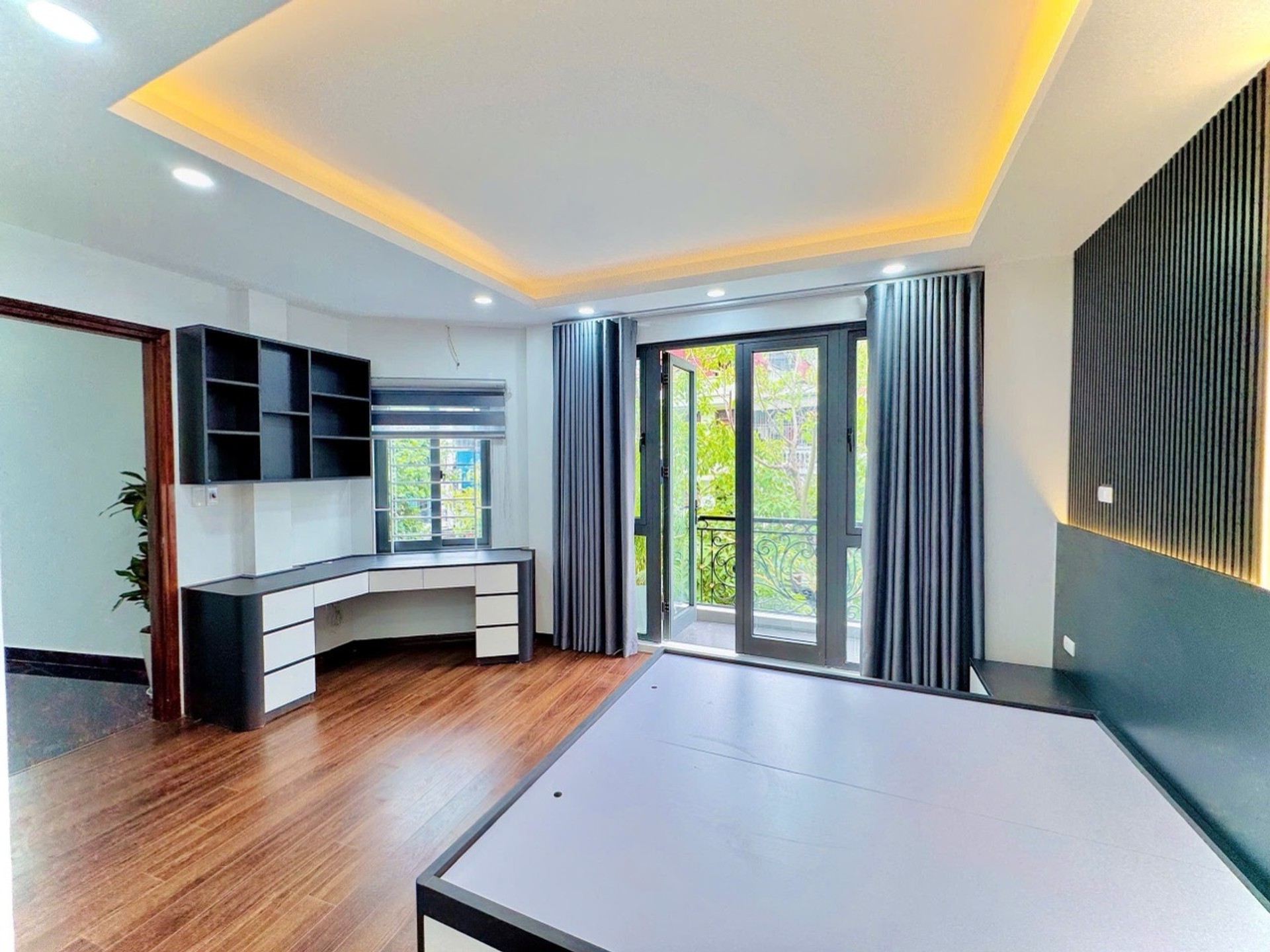 Bán nhà Hoàng Mai - diện tích 55m2 5 tầng - Biệt thự sân vườn - giá 11,45 tỷ