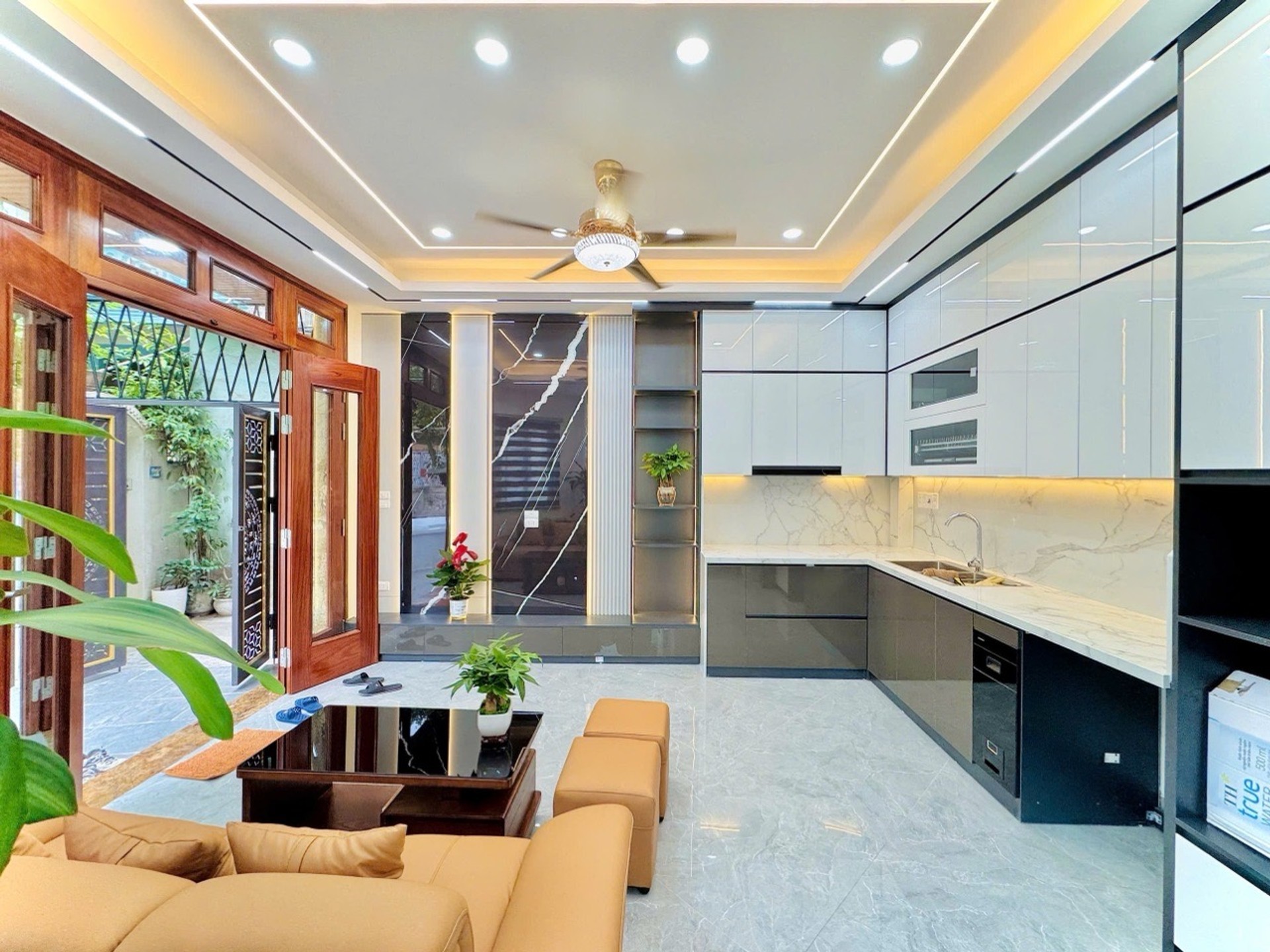 Bán nhà Hoàng Mai - diện tích 55m2 5 tầng - Biệt thự sân vườn - giá 11,45 tỷ