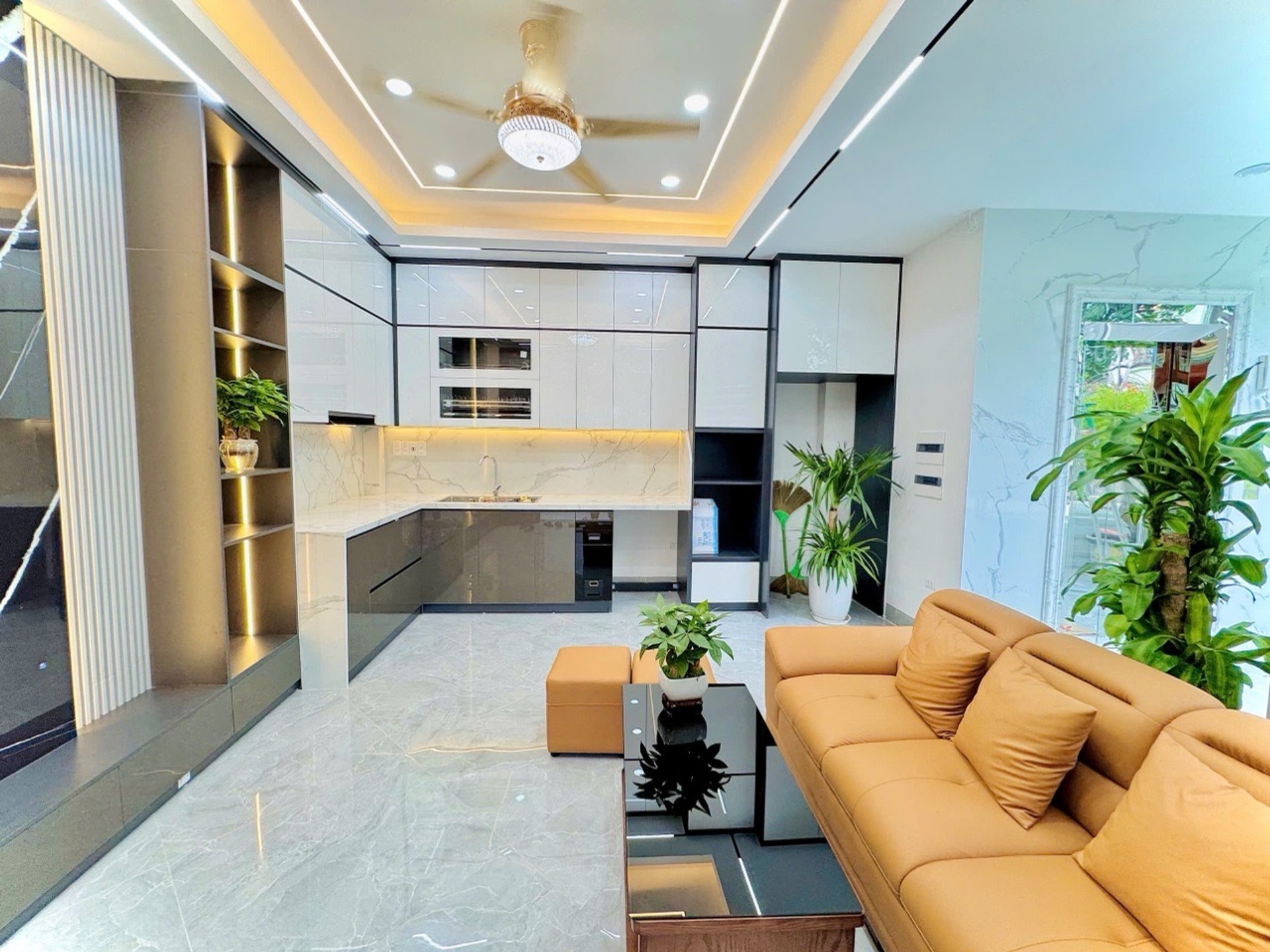 Bán nhà Hoàng Mai - diện tích 55m2 5 tầng - Biệt thự sân vườn - giá 11,45 tỷ