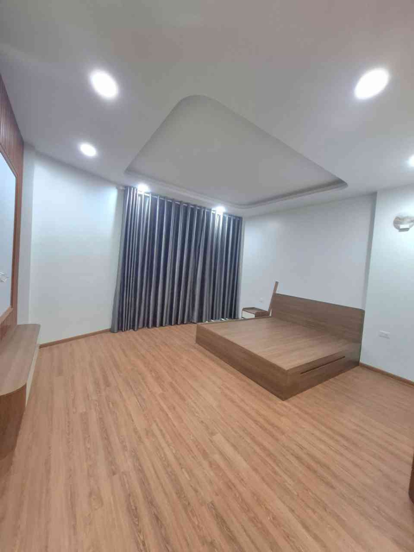 Bán nhà Hoàng Mai - diện tích 40m2 6 tầng - Lô góc 2 mặt thoáng - giá 12 tỷ
