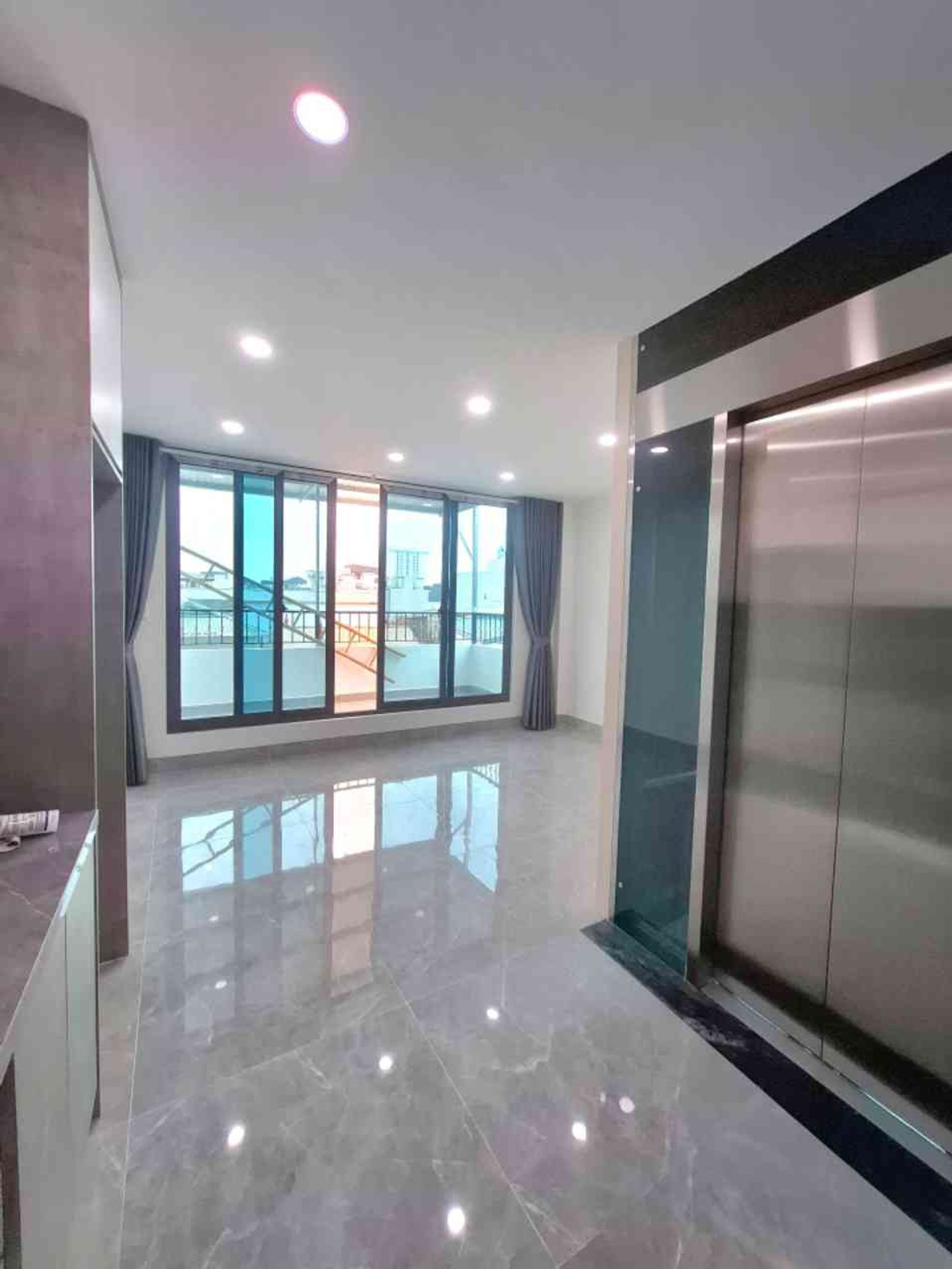 Bán nhà Hoàng Mai - diện tích 40m2 6 tầng - Lô góc 2 mặt thoáng - giá 12 tỷ