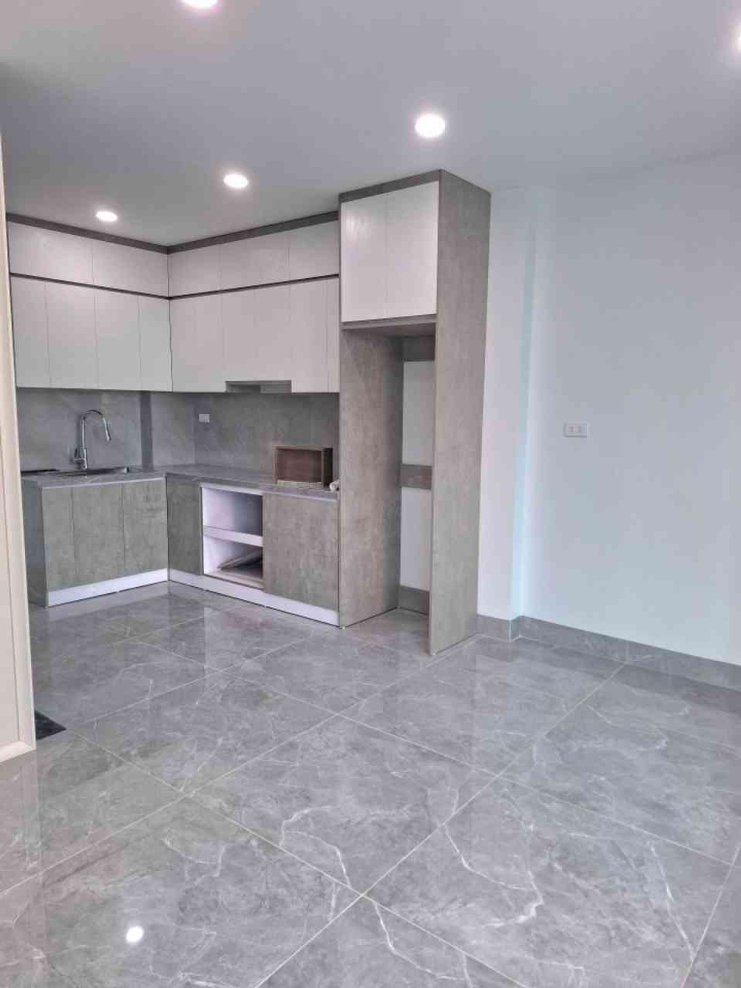 Bán nhà Hoàng Mai - diện tích 40m2 6 tầng - Lô góc 2 mặt thoáng - giá 12 tỷ