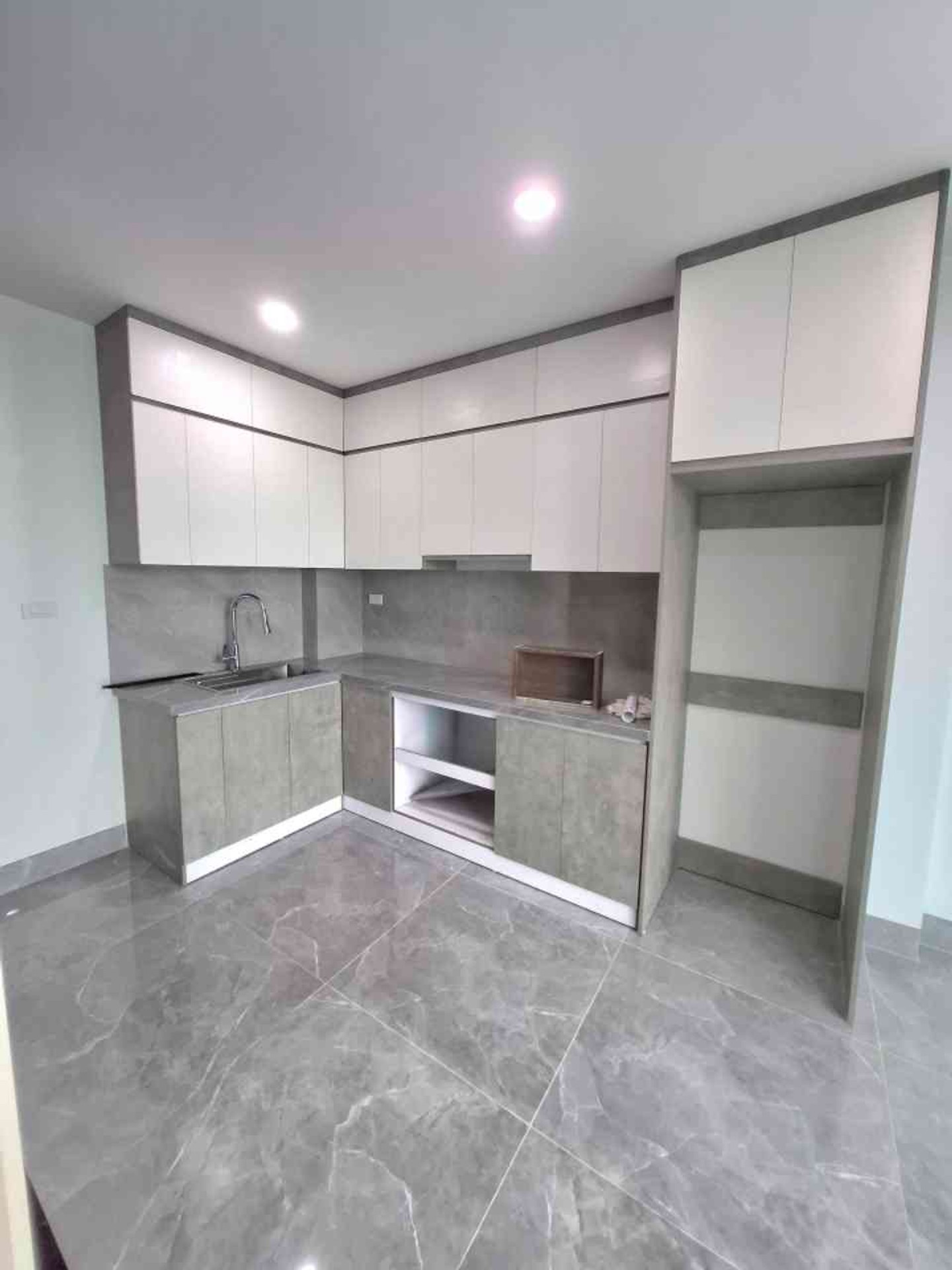 Bán nhà Hoàng Mai - diện tích 40m2 6 tầng - Lô góc 2 mặt thoáng - giá 12 tỷ