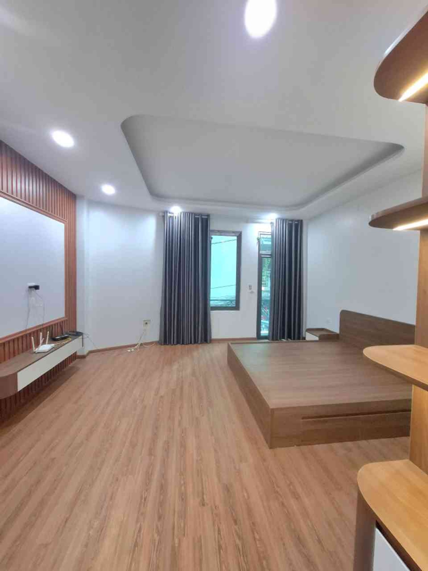 Bán nhà Hoàng Mai - diện tích 40m2 6 tầng - Lô góc 2 mặt thoáng - giá 12 tỷ