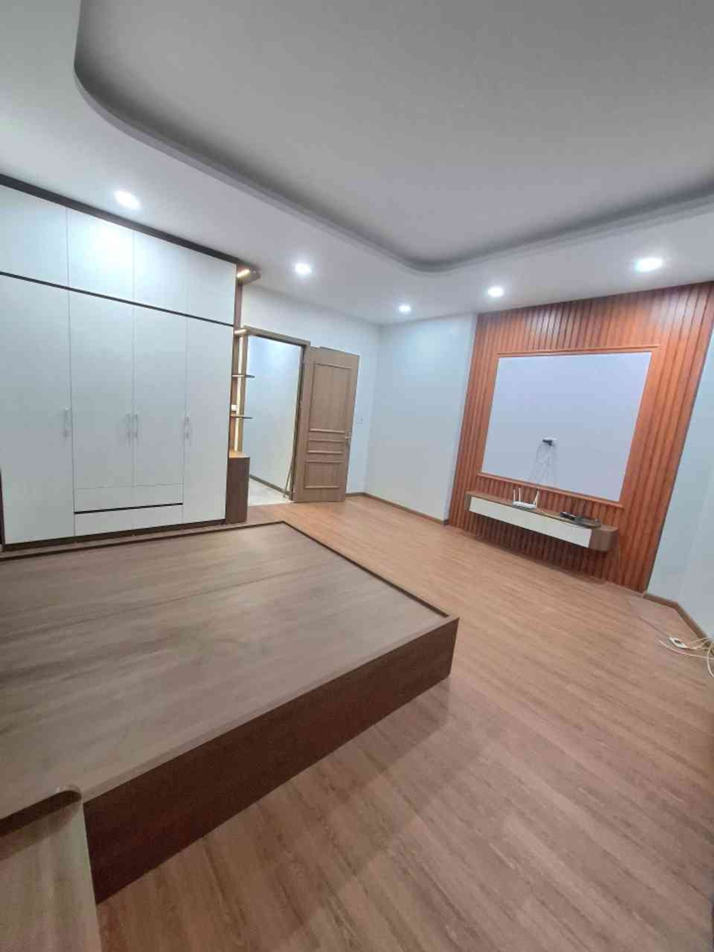 Bán nhà Hoàng Mai - diện tích 40m2 6 tầng - Lô góc 2 mặt thoáng - giá 12 tỷ