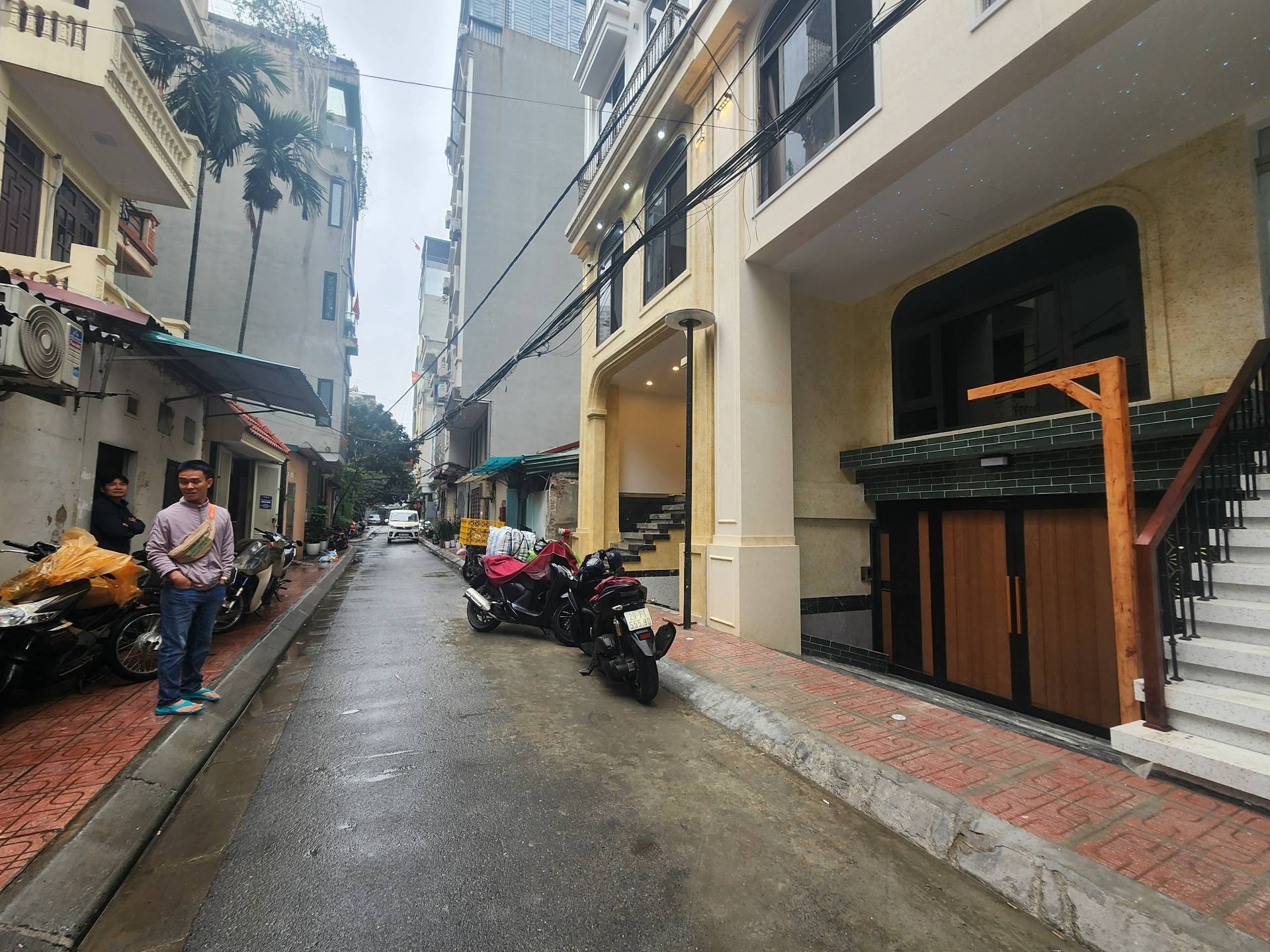 Bán nhà Hoàng Đạo Thành - diện tích 96m2 8 tầng - ô tô tránh - giá 46 tỷ