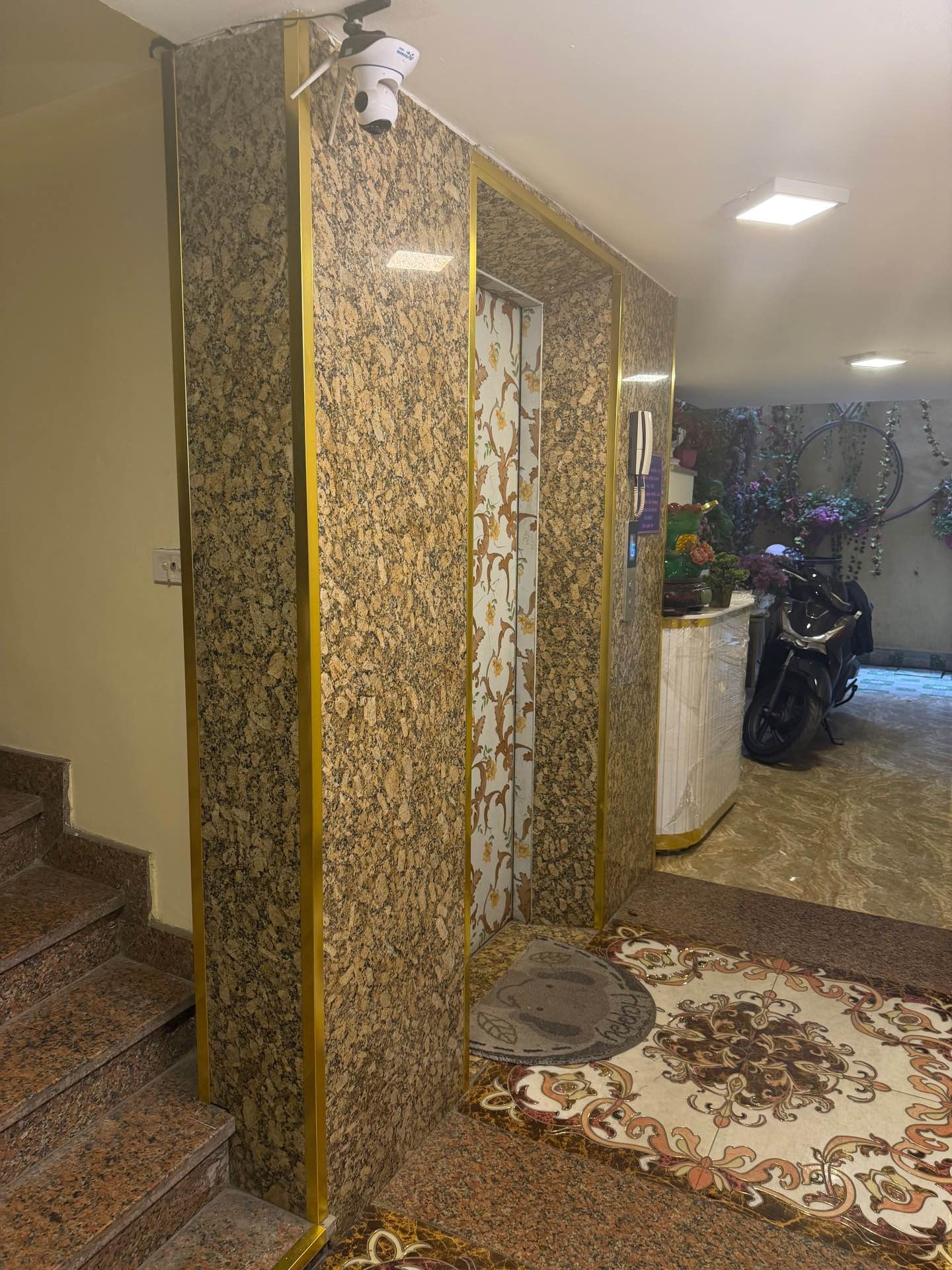 Bán nhà Hai Bà Trưng - diện tích 60m2 8 tầng - Ô TÔ ĐỖ CỔNG - giá 15,5 tỷ