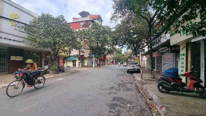 Bán nhà Tân Ấp - diện tích 343.8m2 3 tầng - Cặp đôi Biệt thự mặt phố - giá 30,6 tỷ