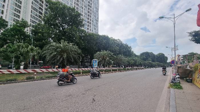 Bán nhà Tân Ấp - diện tích 343.8m2 3 tầng - Cặp đôi Biệt thự mặt phố - giá 30,6 tỷ