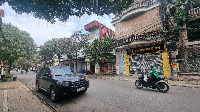 Bán nhà Tân Ấp - diện tích 343.8m2 3 tầng - Cặp đôi Biệt thự mặt phố - giá 30,6 tỷ