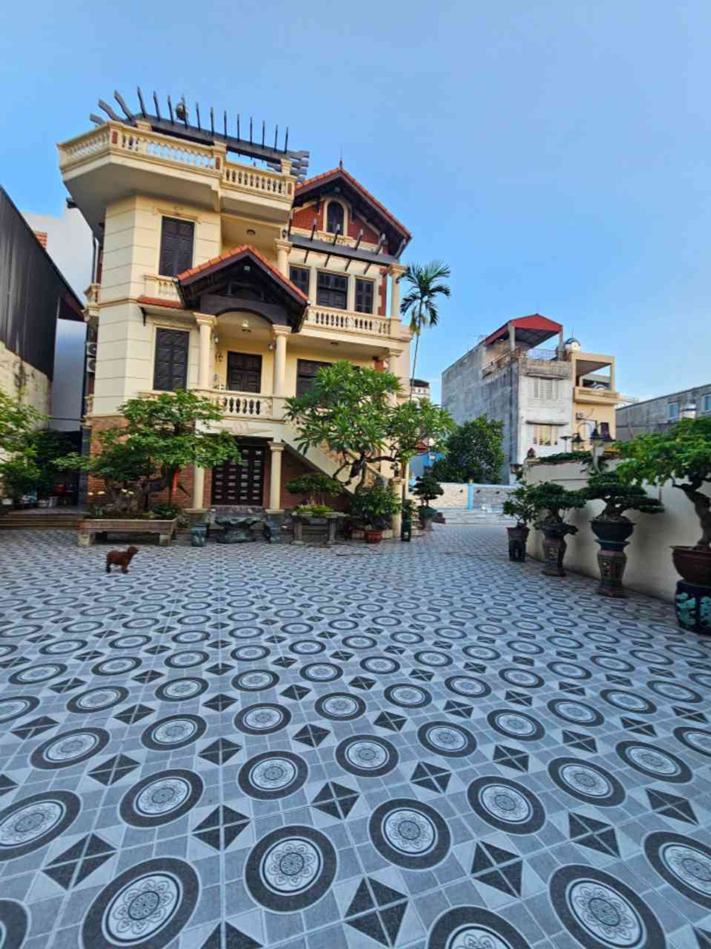 Bán nhà Hưng Phúc - diện tích 878m2 3 tầng - Biệt thự sân vườn thổ cư - giá 162 tỷ