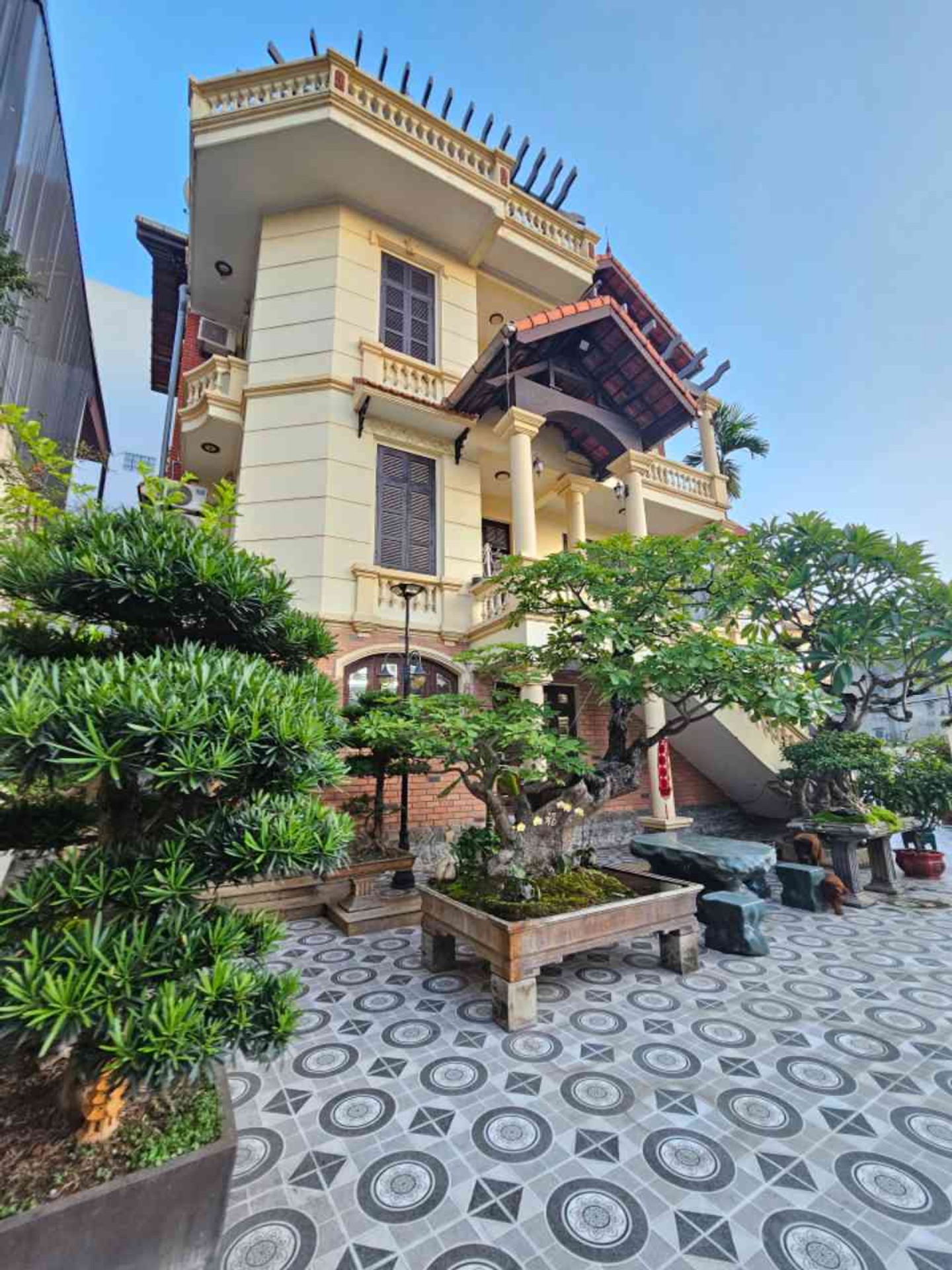 Bán nhà Hưng Phúc - diện tích 878m2 3 tầng - Biệt thự sân vườn thổ cư - giá 162 tỷ