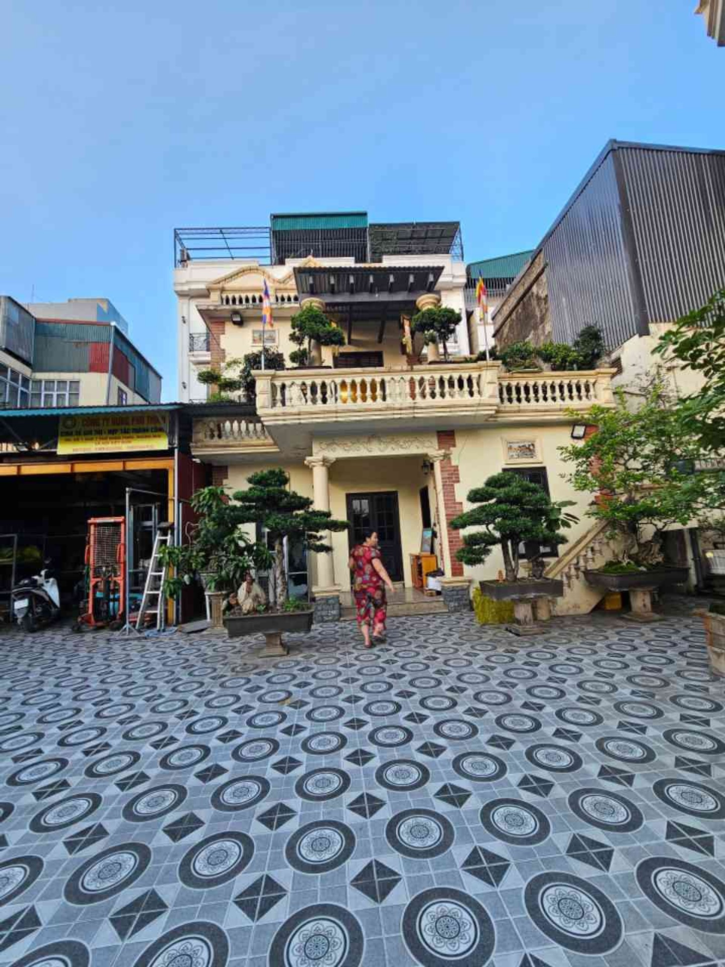 Bán nhà Hưng Phúc - diện tích 878m2 3 tầng - Biệt thự sân vườn thổ cư - giá 162 tỷ