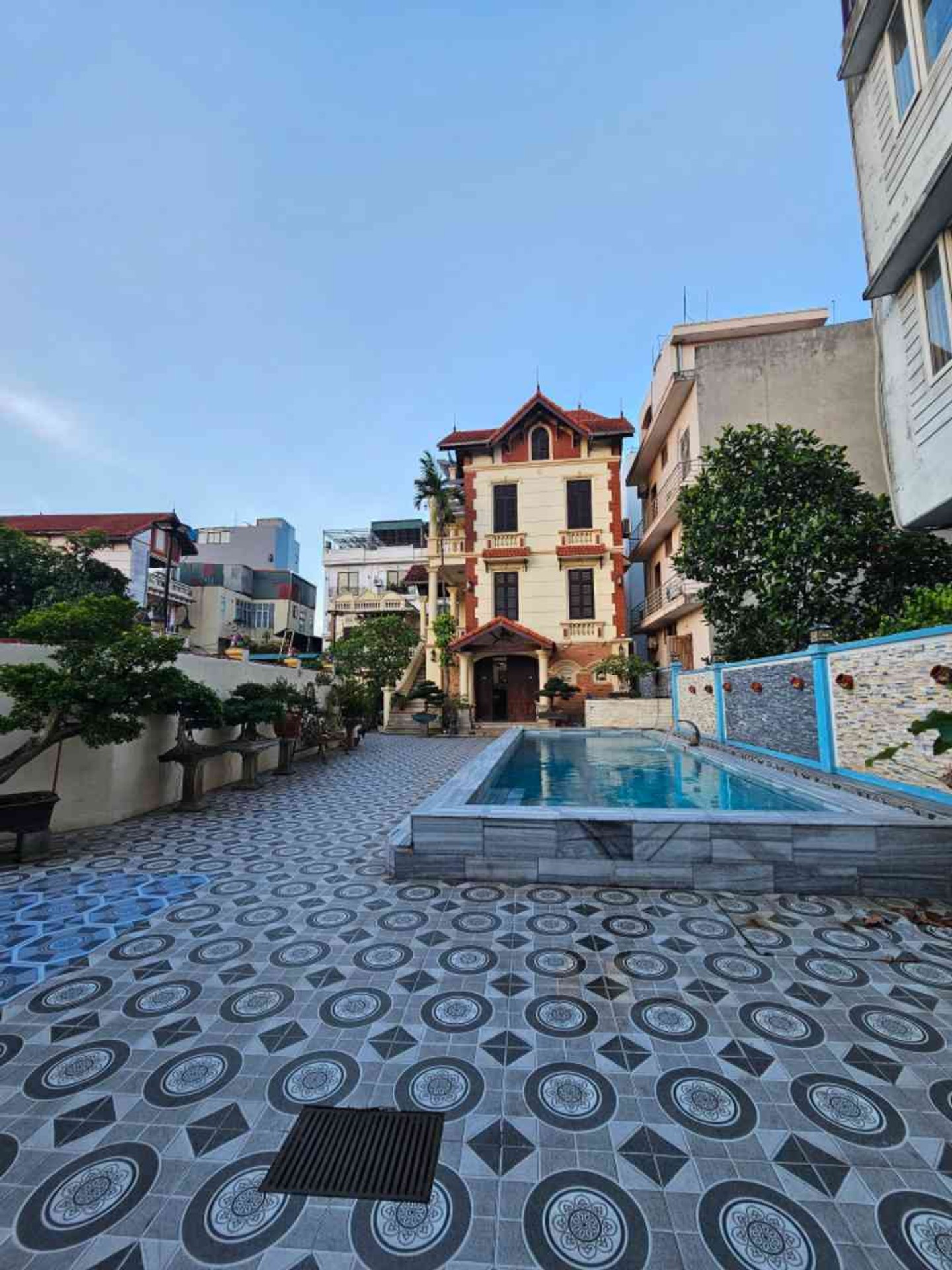Bán nhà Hưng Phúc - diện tích 878m2 3 tầng - Biệt thự sân vườn thổ cư - giá 162 tỷ