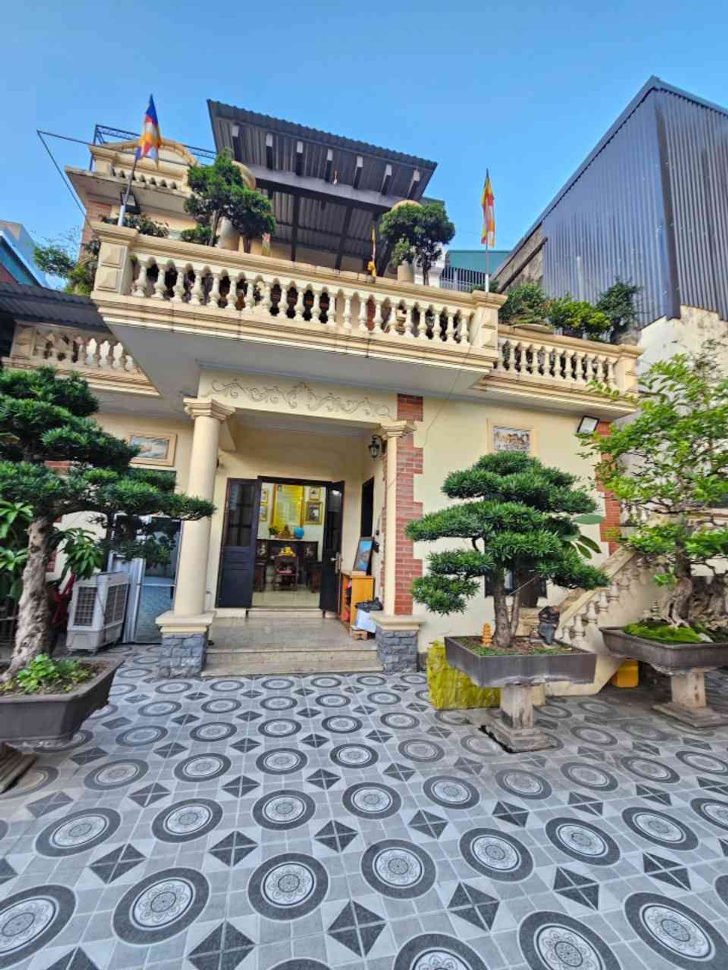 Bán nhà Hưng Phúc - diện tích 878m2 3 tầng - Biệt thự sân vườn thổ cư - giá 162 tỷ