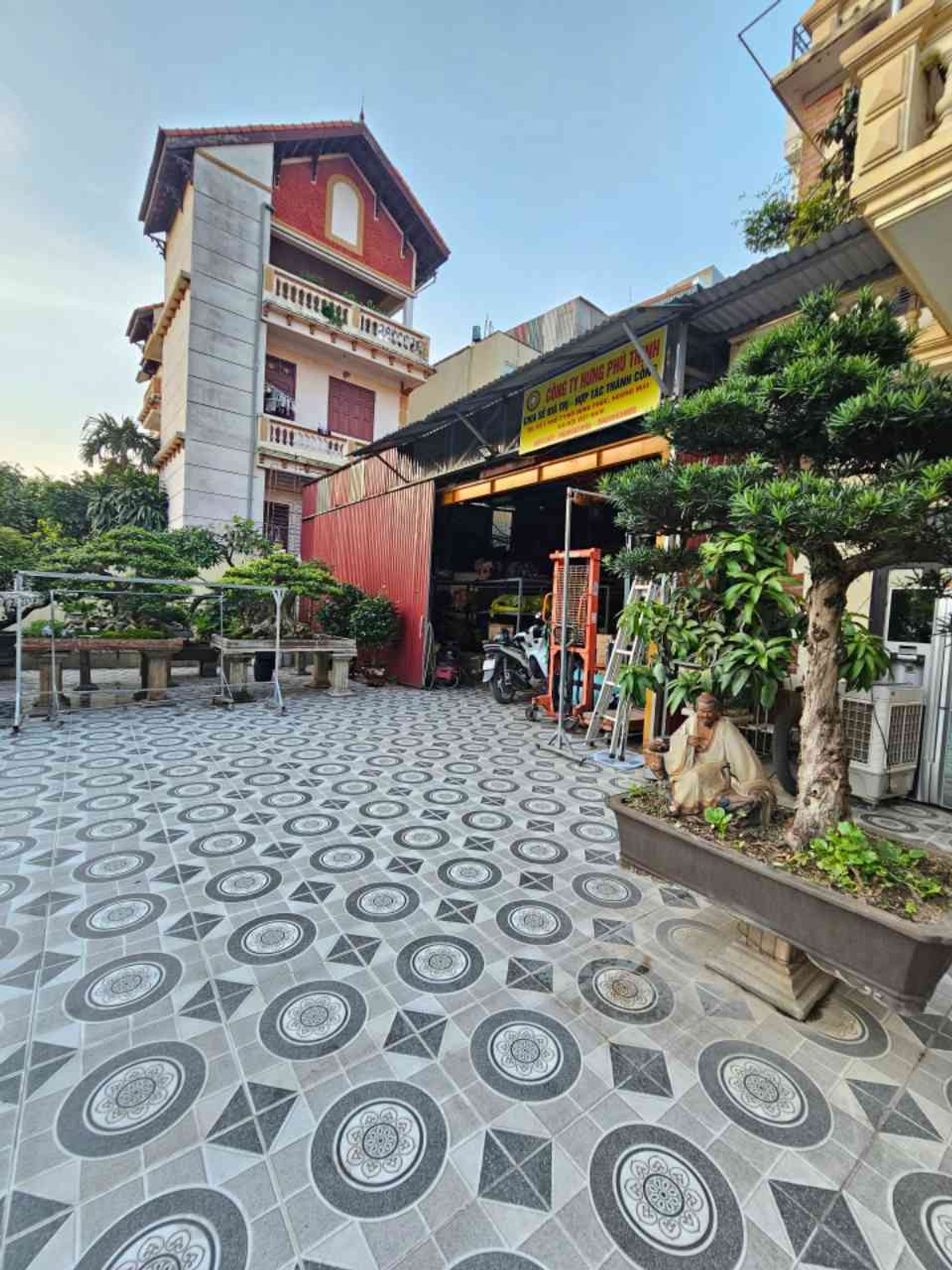 Bán nhà Hưng Phúc - diện tích 878m2 3 tầng - Biệt thự sân vườn thổ cư - giá 162 tỷ