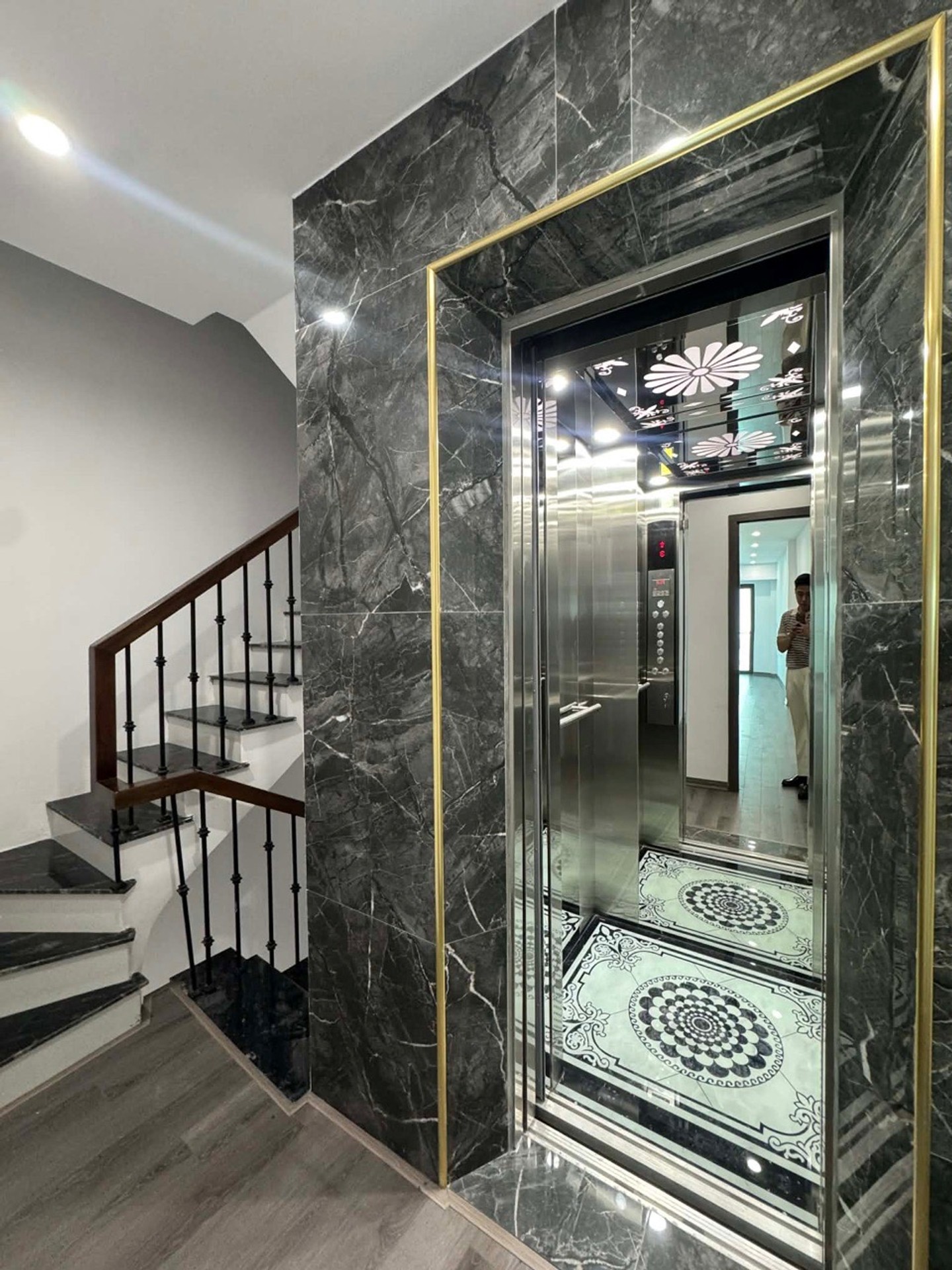 Bán nhà Hoàng Liệt - diện tích 40m2 5 tầng - Ngõ ô tô - giá 12,4 tỷ