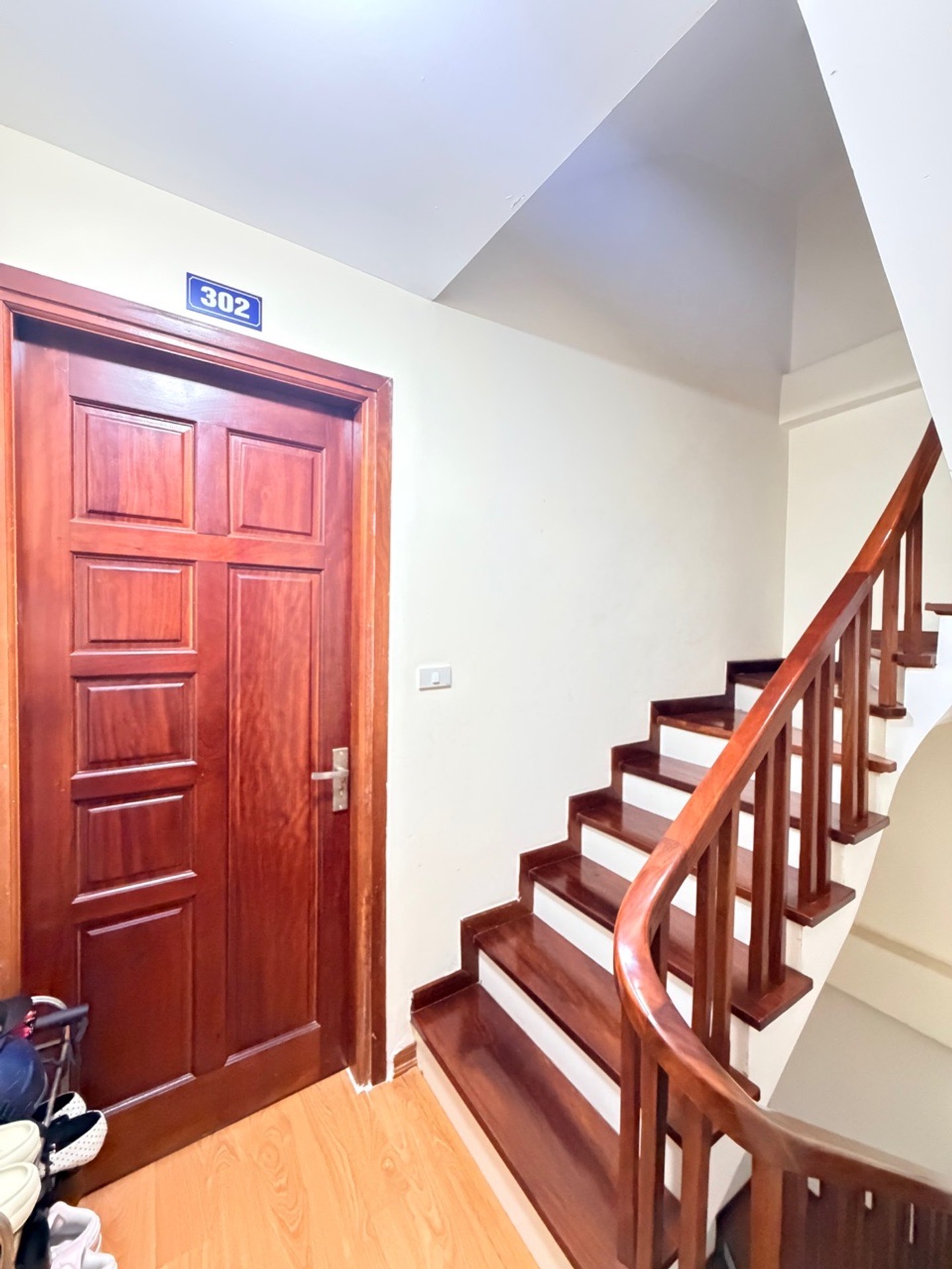 Bán nhà Láng Hạ - diện tích 46m2 6 tầng - Mặt ngõ thông, gần phố - giá 15,8 tỷ