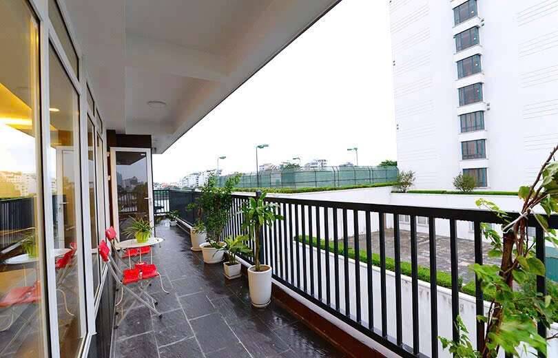 Bán nhà Từ Hoa - diện tích 186m2 9 tầng - ô tô tránh - giá 107 tỷ