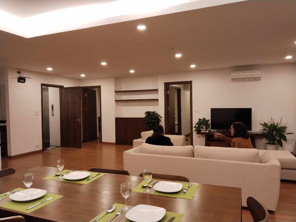 Bán nhà Từ Hoa - diện tích 186m2 9 tầng - ô tô tránh - giá 107 tỷ