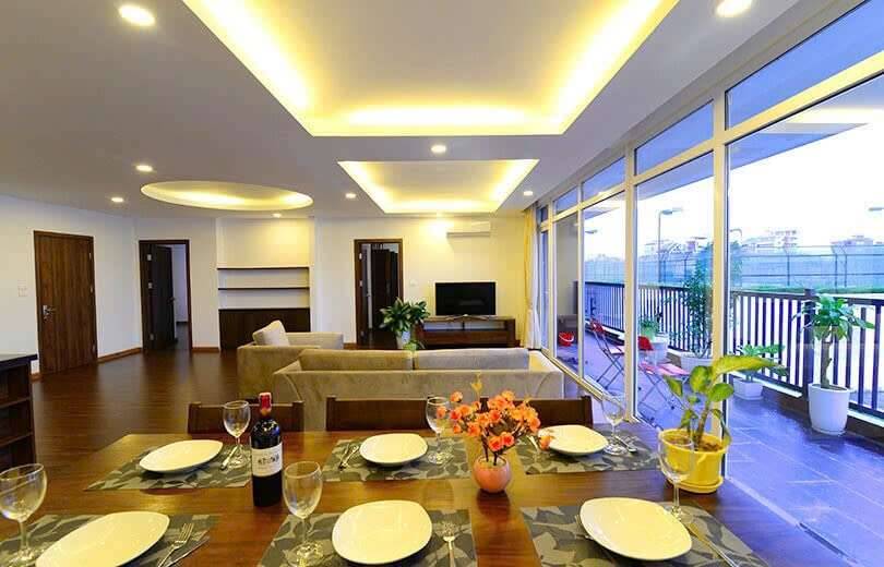 Bán nhà Từ Hoa - diện tích 186m2 9 tầng - ô tô tránh - giá 107 tỷ