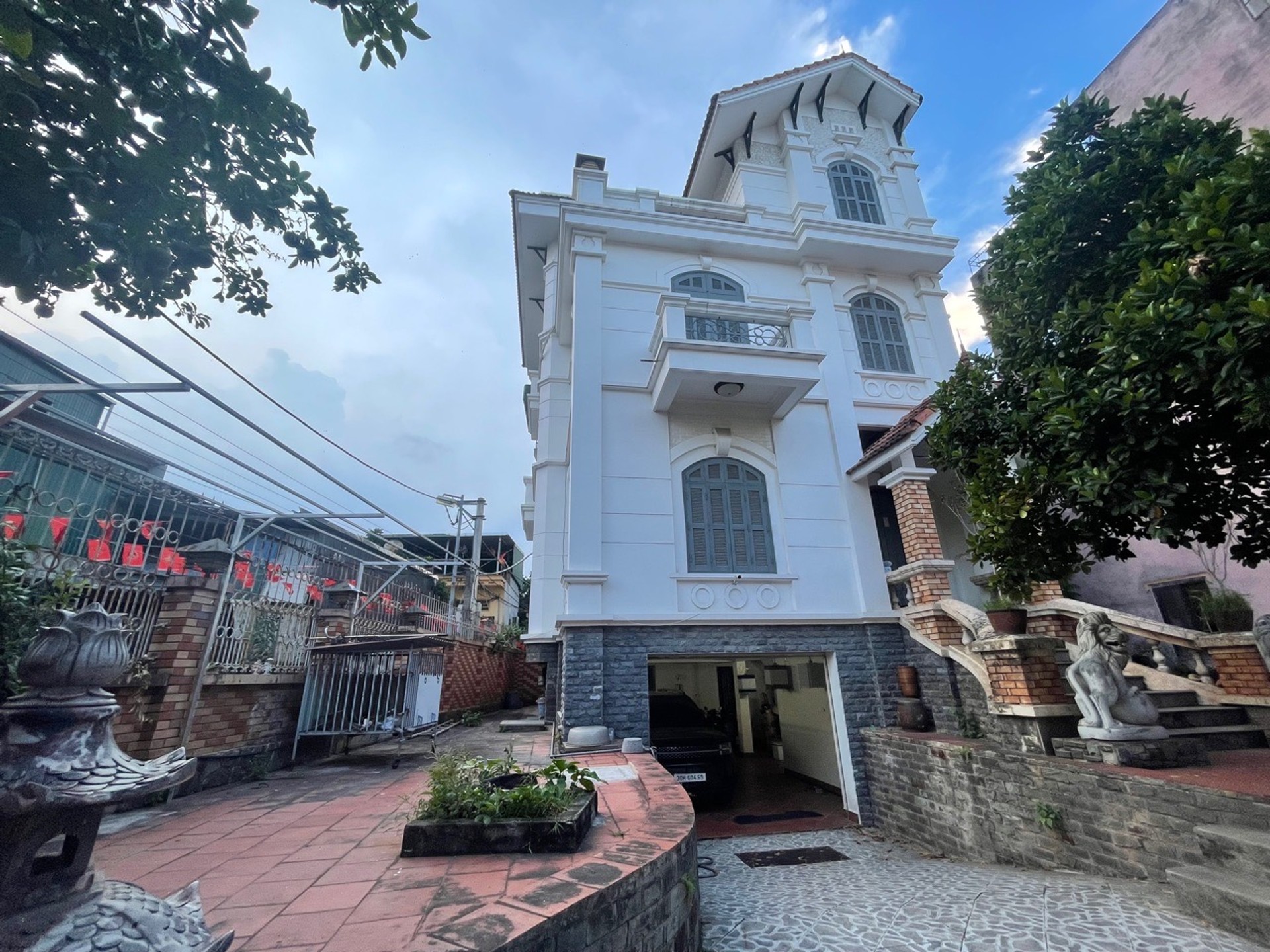 Bán nhà Thúy Lĩnh - diện tích 298m2 3 tầng - Ô TÔ - giá 45 tỷ