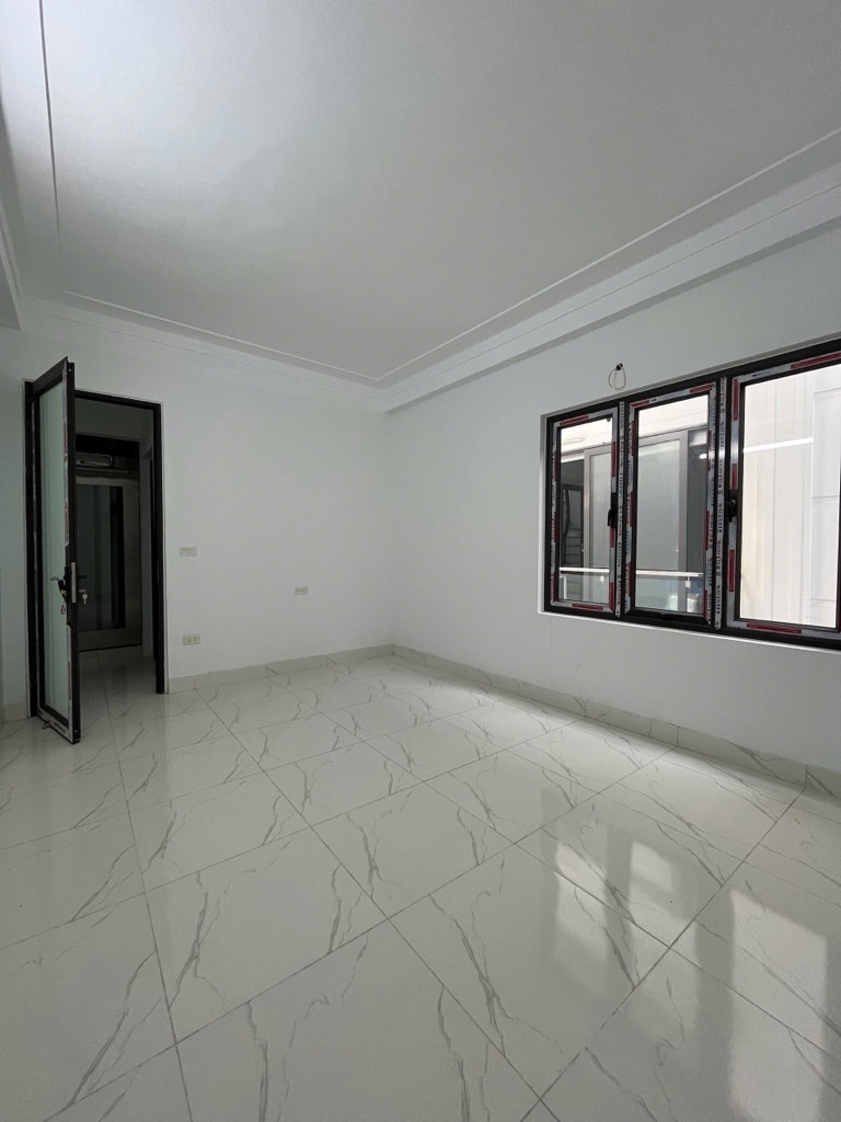 Bán nhà Tam Trinh - diện tích 30m2 5 tầng - Ô tô đỗ cổng - giá 6 tỷ