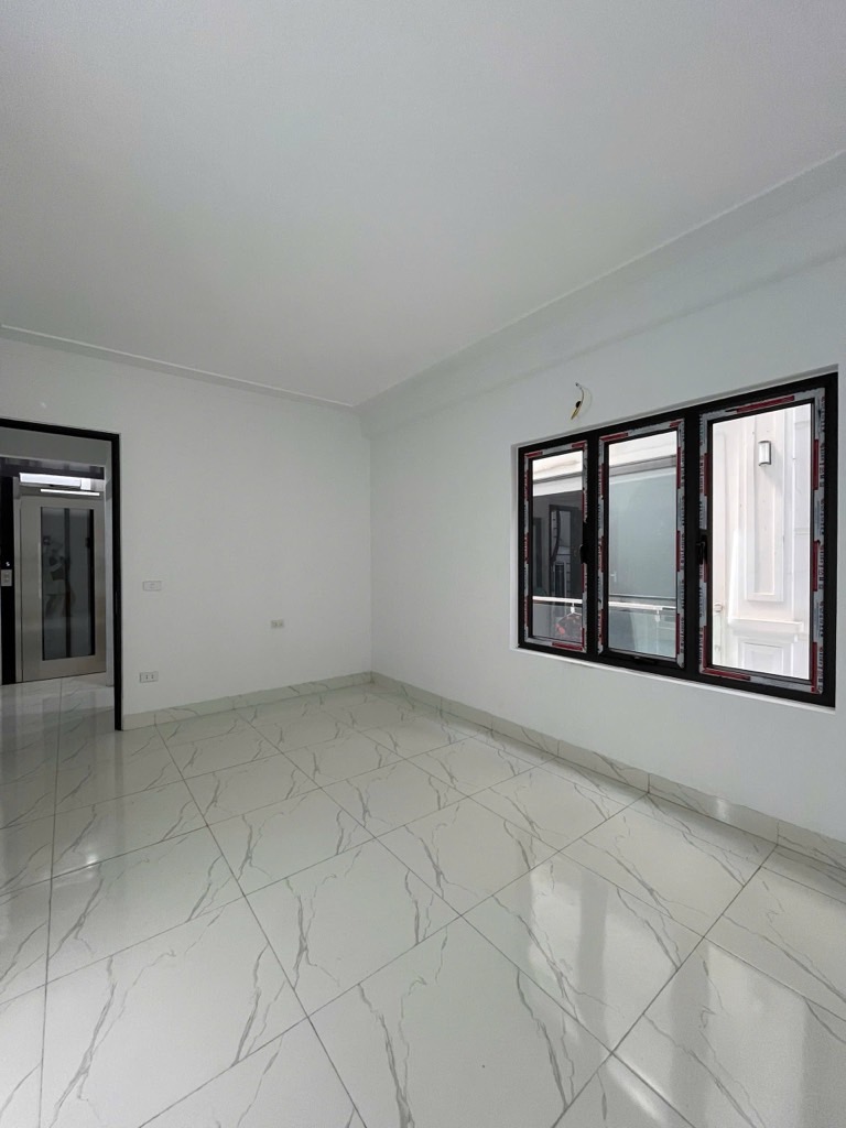 Bán nhà Tam Trinh - diện tích 30m2 5 tầng - Ô tô đỗ cổng - giá 6 tỷ