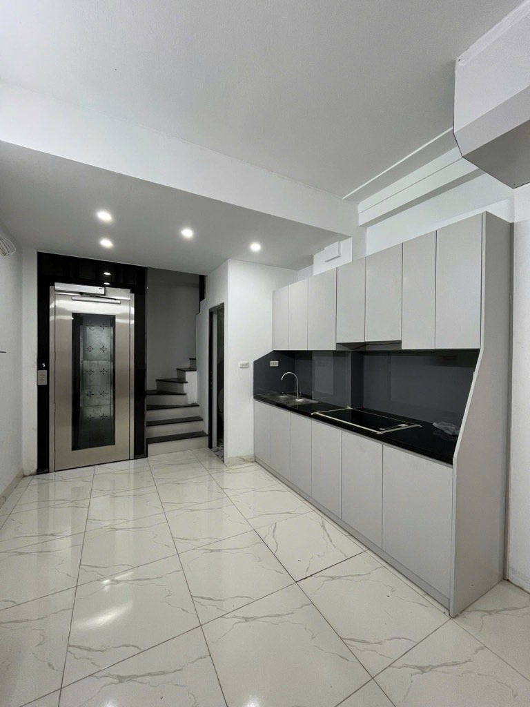 Bán nhà Tam Trinh - diện tích 30m2 5 tầng - Ô tô đỗ cổng - giá 6 tỷ