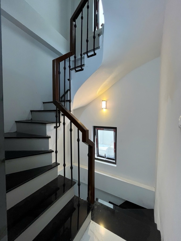 Bán nhà Tam Trinh - diện tích 30m2 5 tầng - Ô tô đỗ cổng - giá 6 tỷ