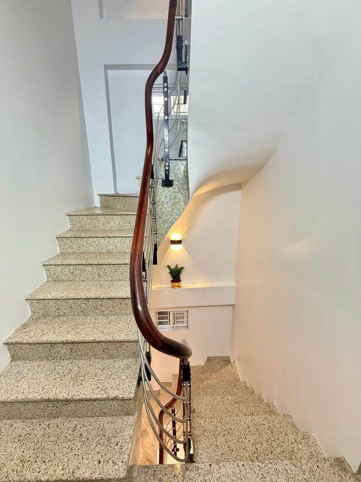 Bán nhà Định Công Hạ - diện tích 32m2 4 tầng - Lô góc 3 mặt ngõ - giá 7,5 tỷ