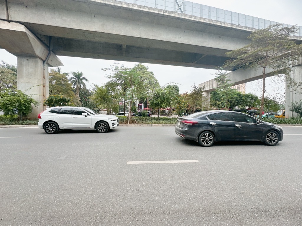 Bán nhà Hoàng Cầu - diện tích 54m2 5 tầng - 2 mặt ngõ - giá 27 tỷ