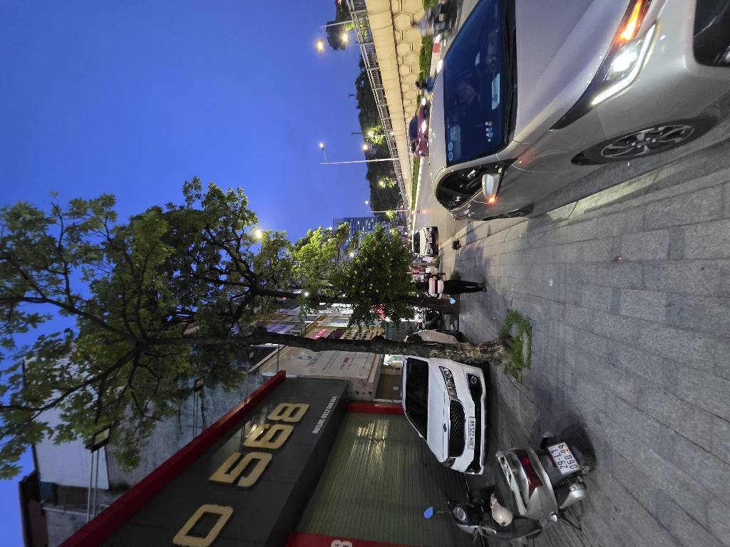 Bán nhà Nguyễn Chí Thanh - diện tích 393.5m2 1 tầng - Mặt phố và 2 mặt ngõ - giá 256 tỷ