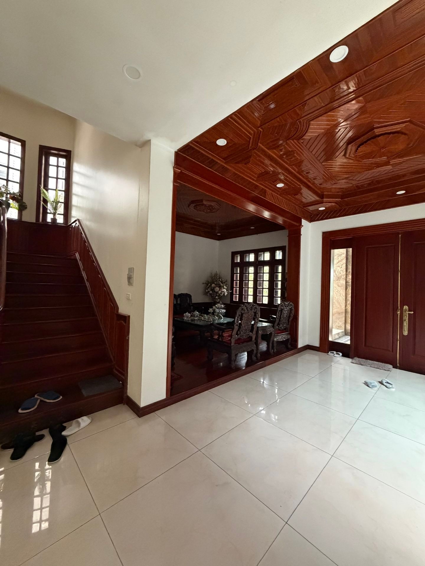 Bán nhà Nguyễn Duy Trinh - diện tích 253.7m2 4 tầng - Lô góc 3 mặt thoáng - giá 92 tỷ