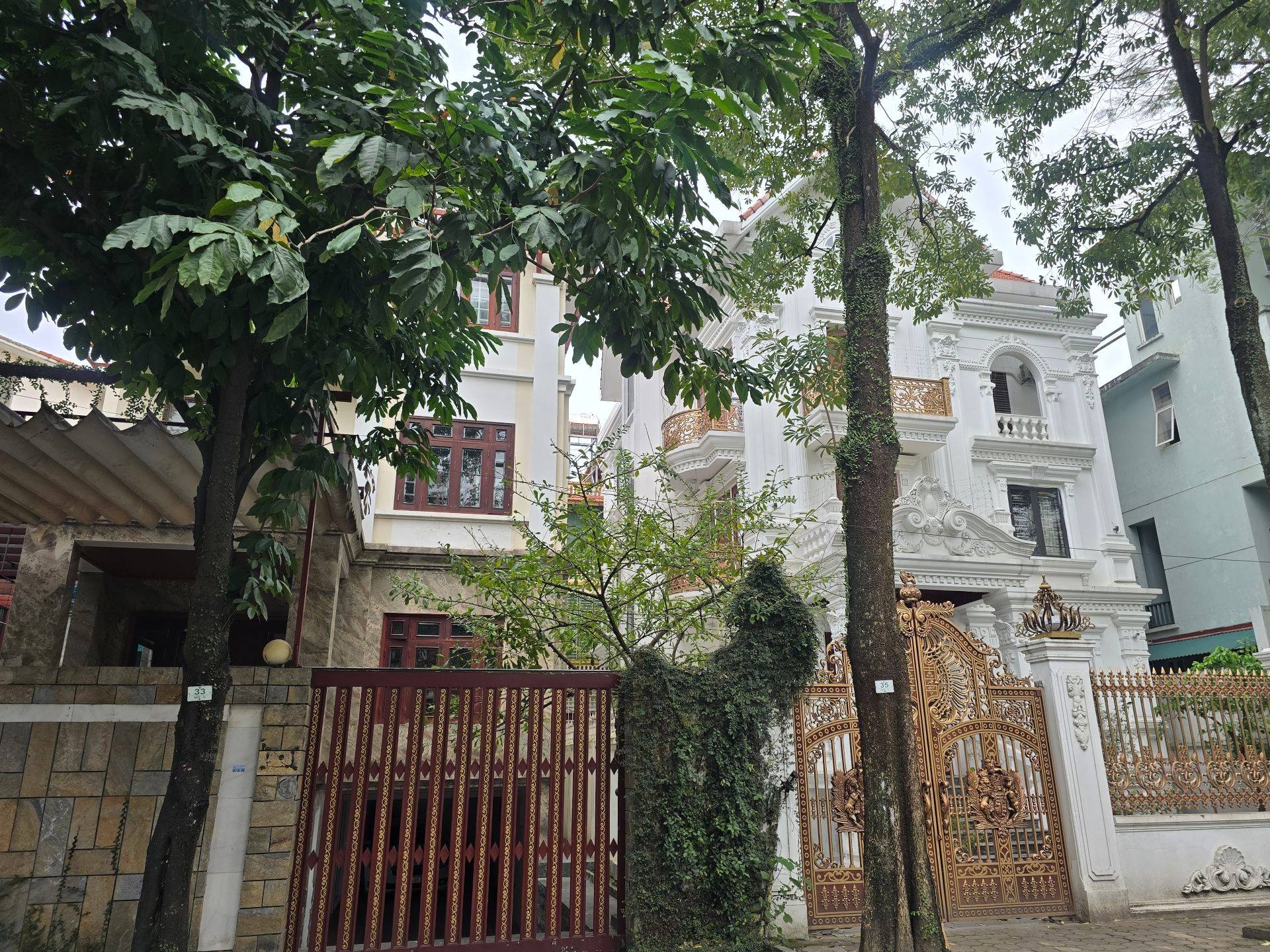 Bán nhà Nguyễn Duy Trinh - diện tích 253.7m2 4 tầng - Lô góc 3 mặt thoáng - giá 92 tỷ