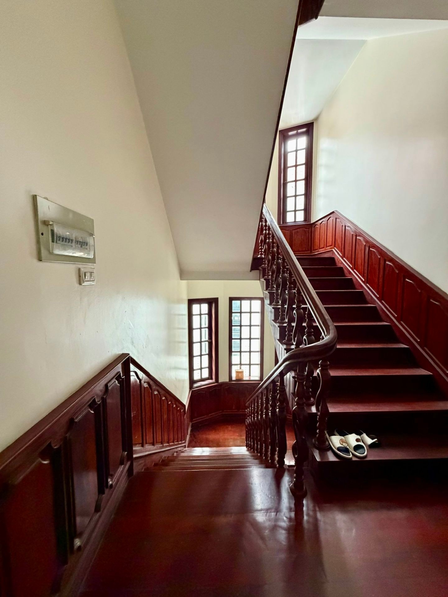 Bán nhà Nguyễn Duy Trinh - diện tích 253.7m2 4 tầng - Lô góc 3 mặt thoáng - giá 92 tỷ