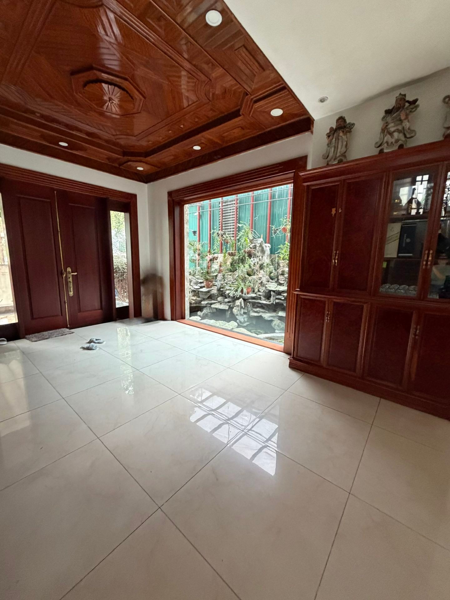 Bán nhà Nguyễn Duy Trinh - diện tích 253.7m2 4 tầng - Lô góc 3 mặt thoáng - giá 92 tỷ