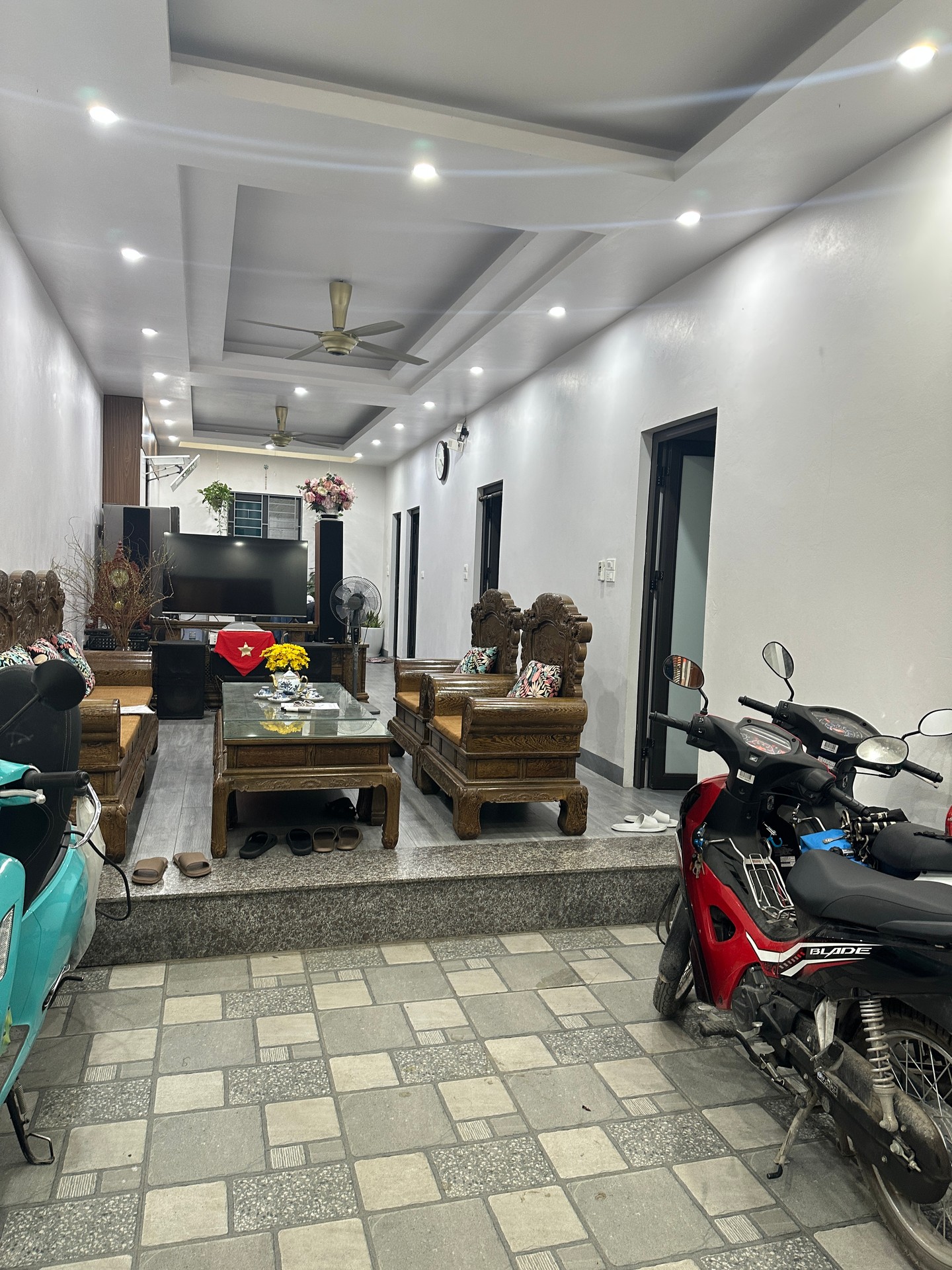 Bán nhà Lê Trọng Tấn - diện tích 111m2 2 tầng - Mặt tiền siêu rộng - giá 11,5 tỷ