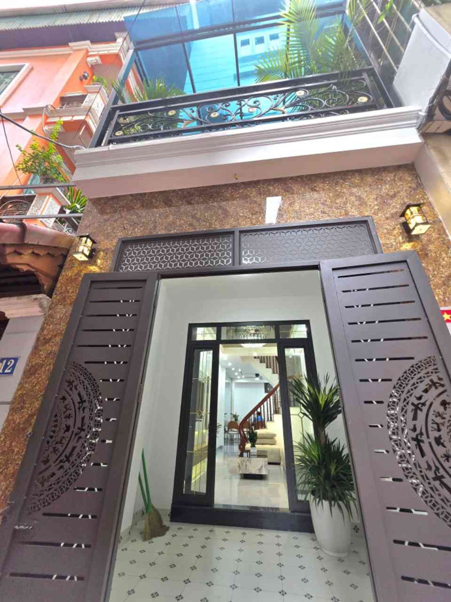 Bán nhà Bằng Liệt - diện tích 42m2 4 tầng - Ô tô đỗ cửa - giá 9,9 tỷ