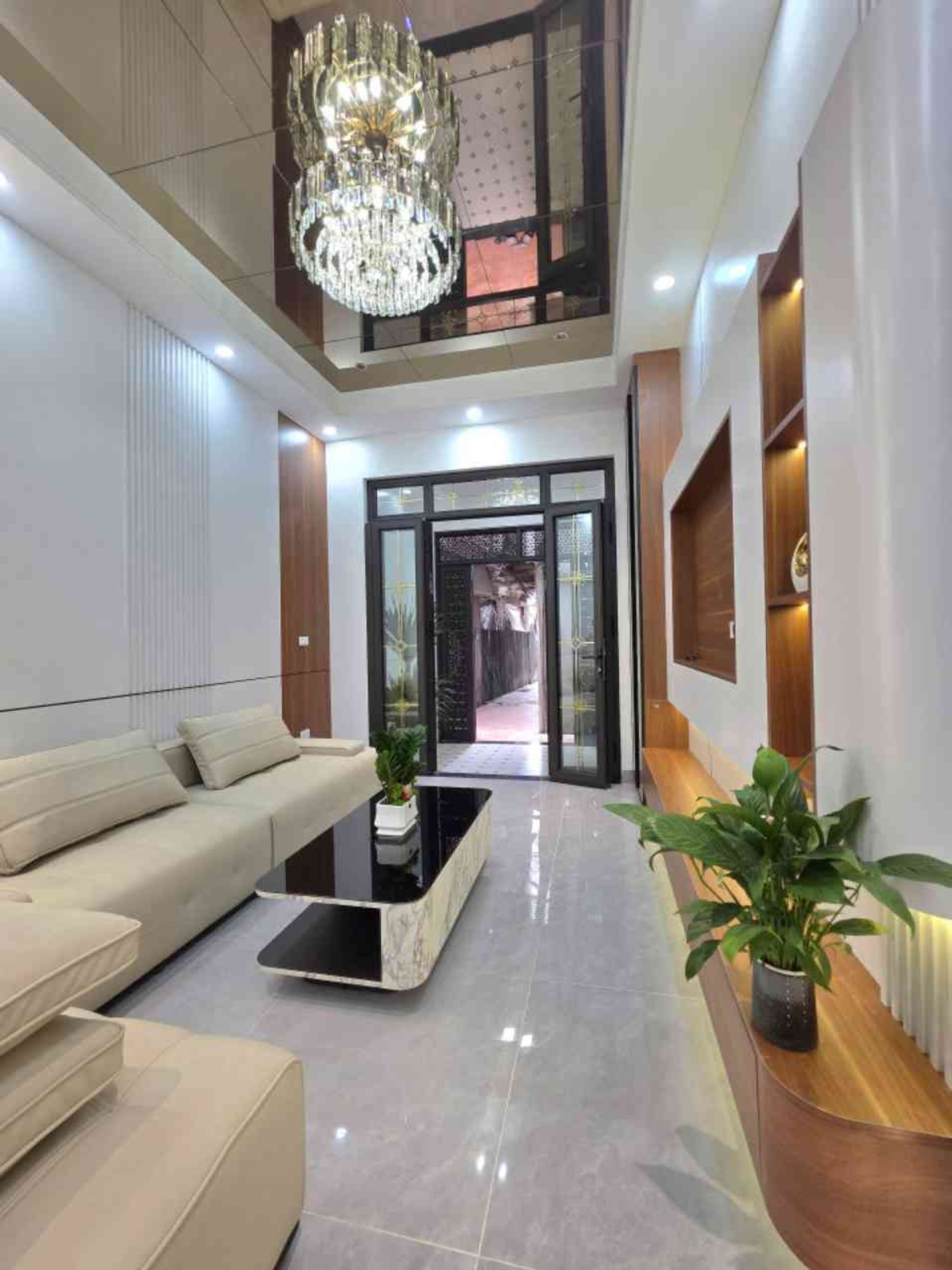 Bán nhà Bằng Liệt - diện tích 42m2 4 tầng - Ô tô đỗ cửa - giá 9,9 tỷ