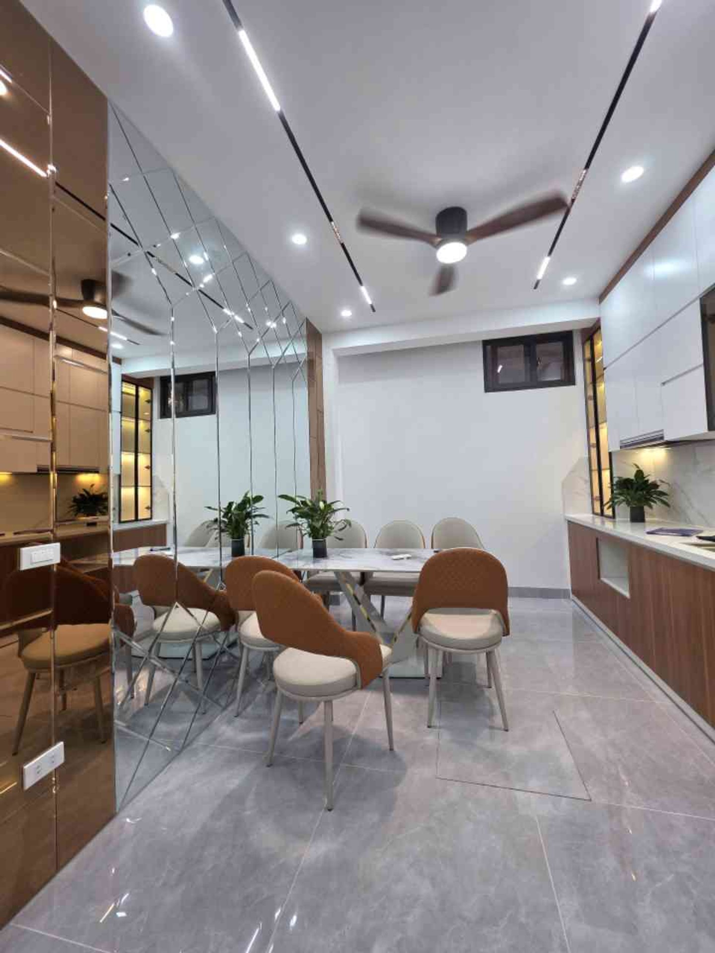 Bán nhà Bằng Liệt - diện tích 42m2 4 tầng - Ô tô đỗ cửa - giá 9,9 tỷ