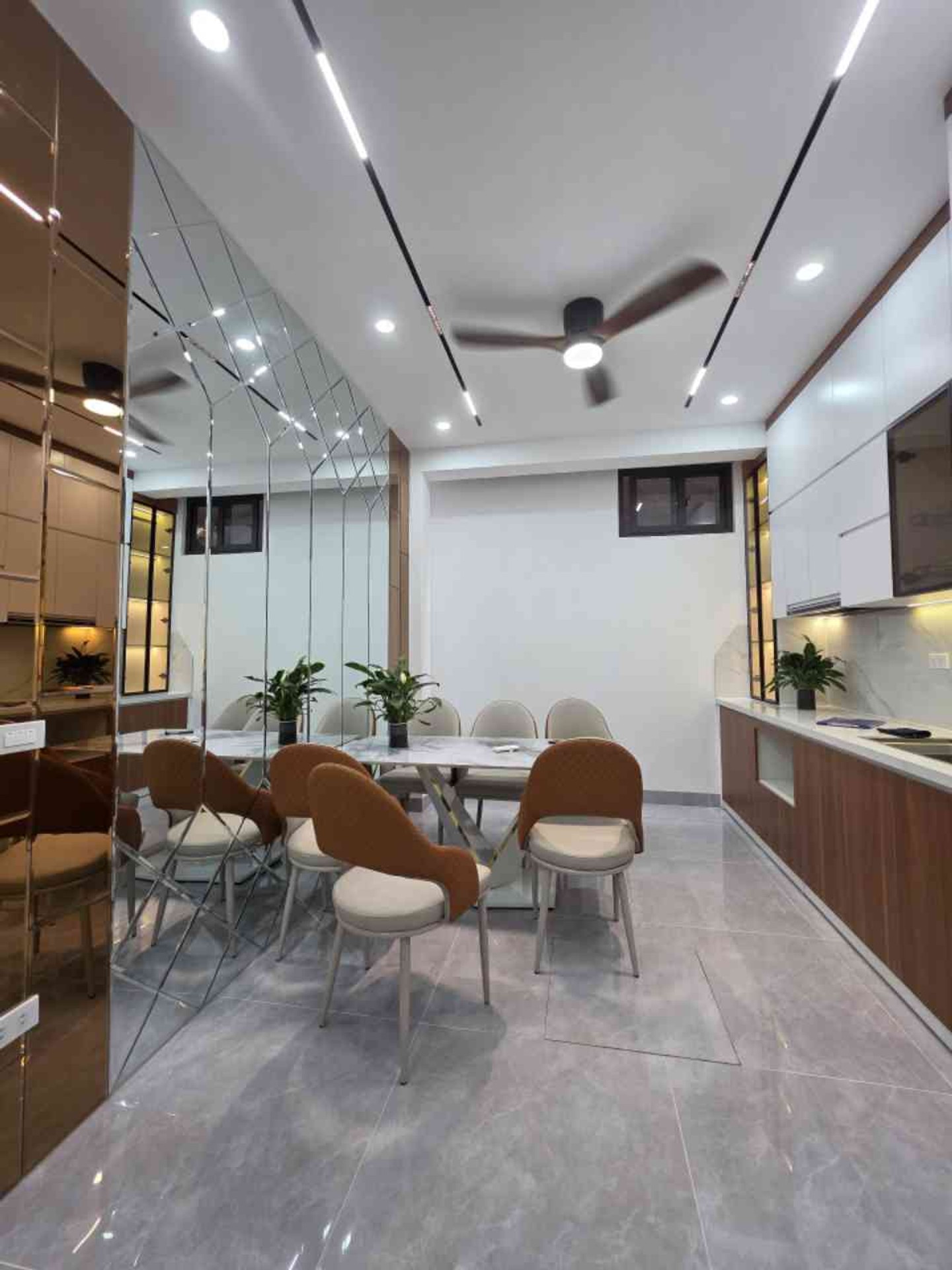 Bán nhà Bằng Liệt - diện tích 42m2 4 tầng - Ô tô đỗ cửa - giá 9,9 tỷ